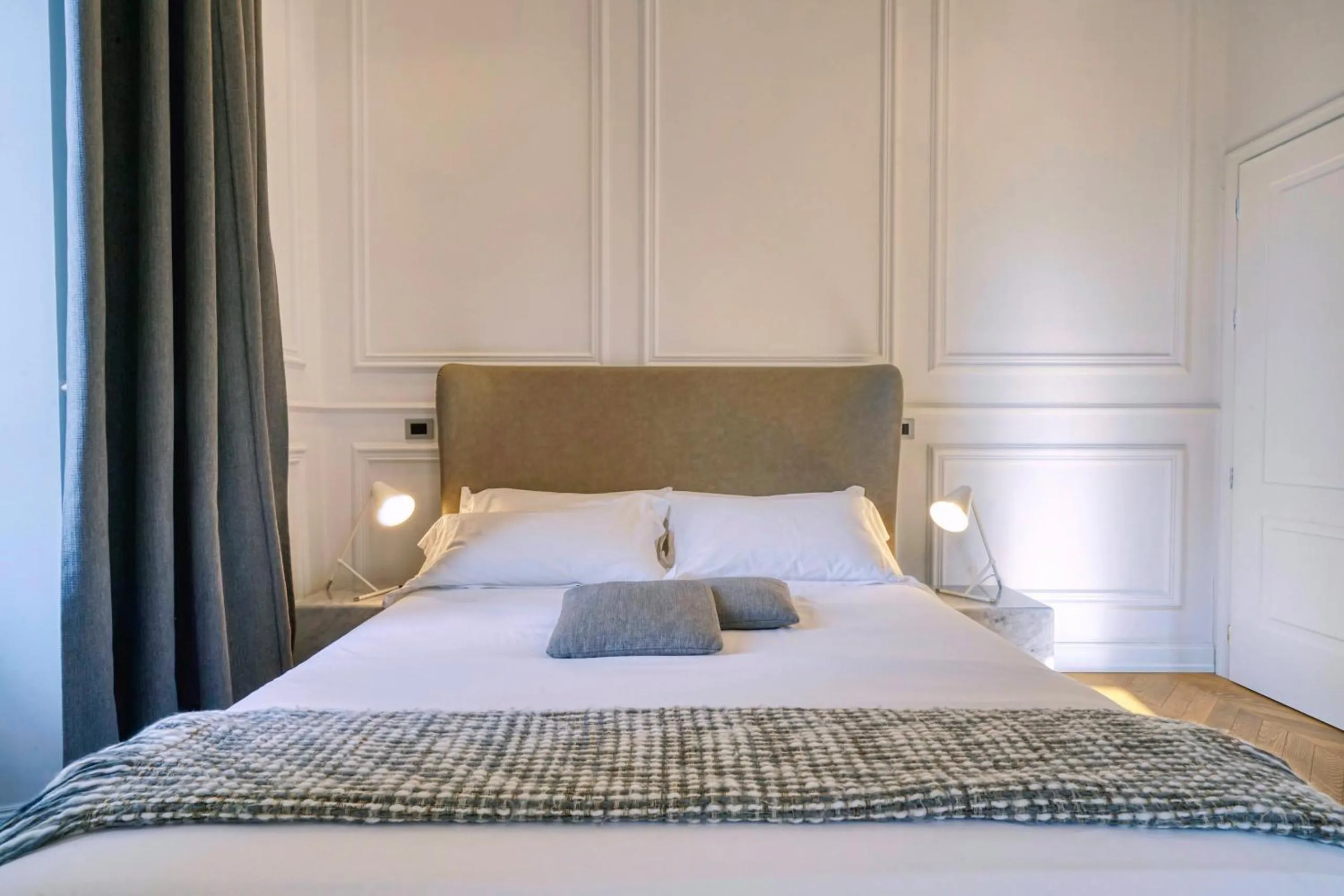 Shower, Bed in Via Chiodo Luxury Rooms