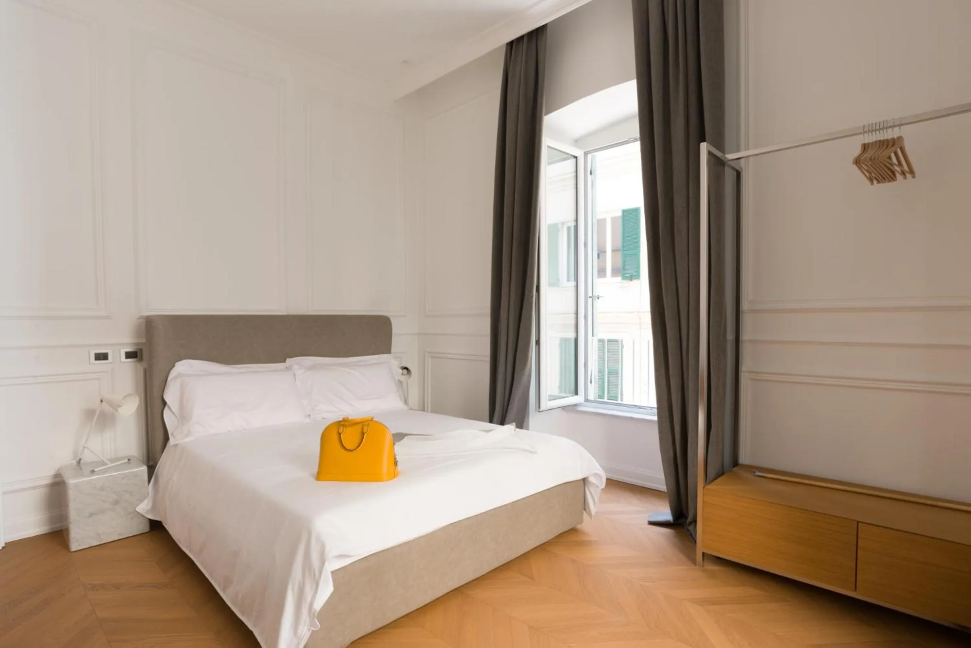 Day, Bed in Via Chiodo Luxury Rooms