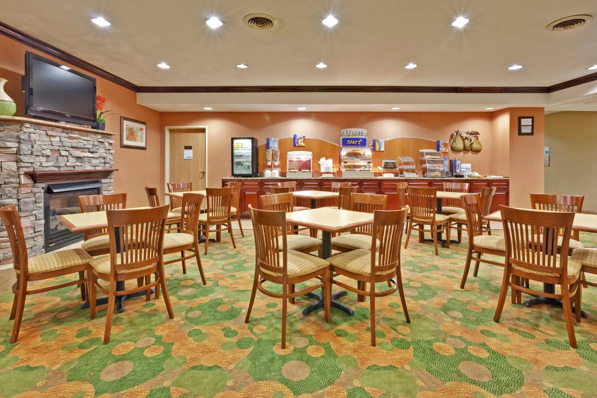 Breakfast in Holiday Inn Express Winfield - Teays Valley by IHG