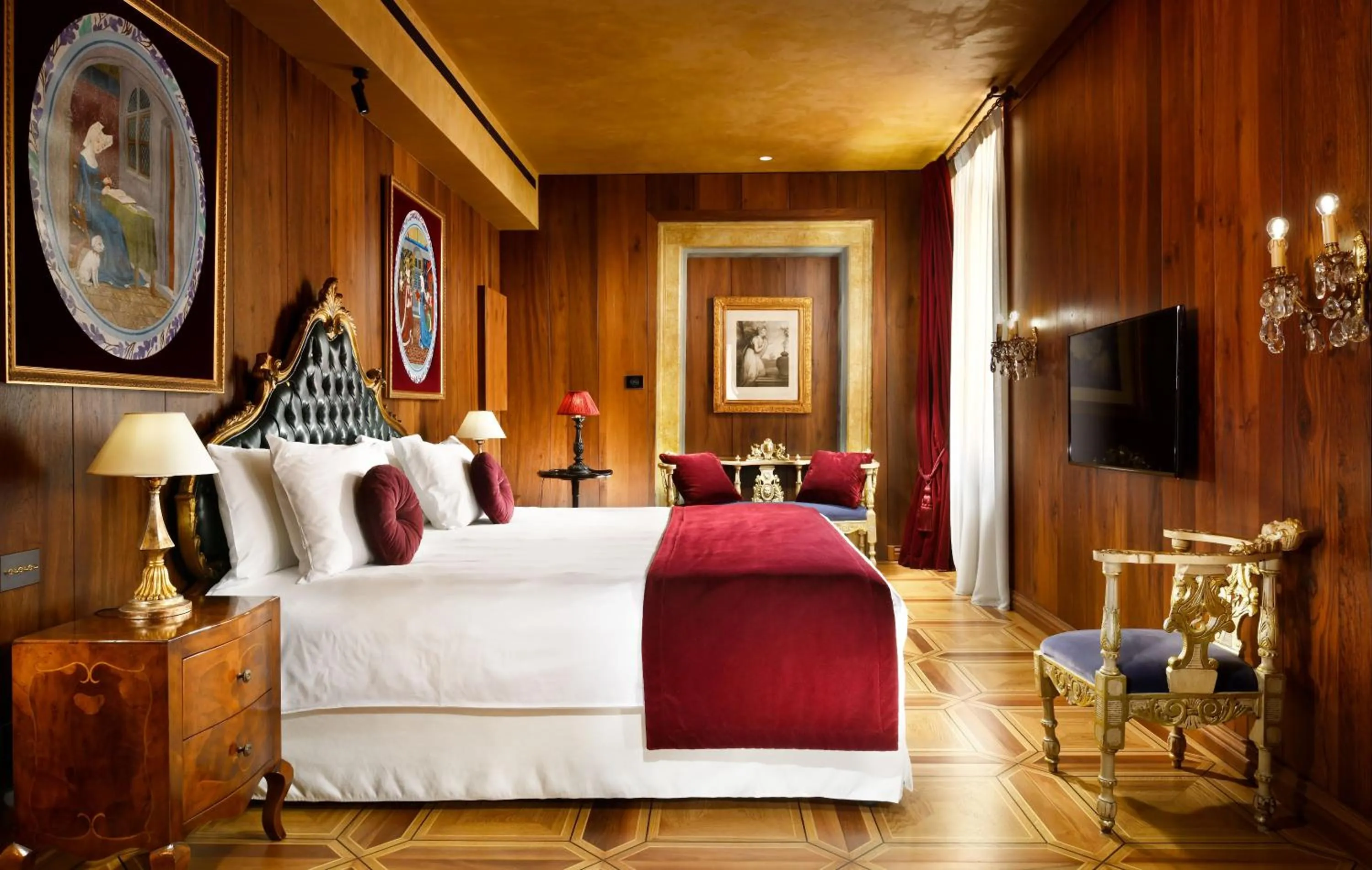 Bed in Palazzo Venart Luxury Hotel