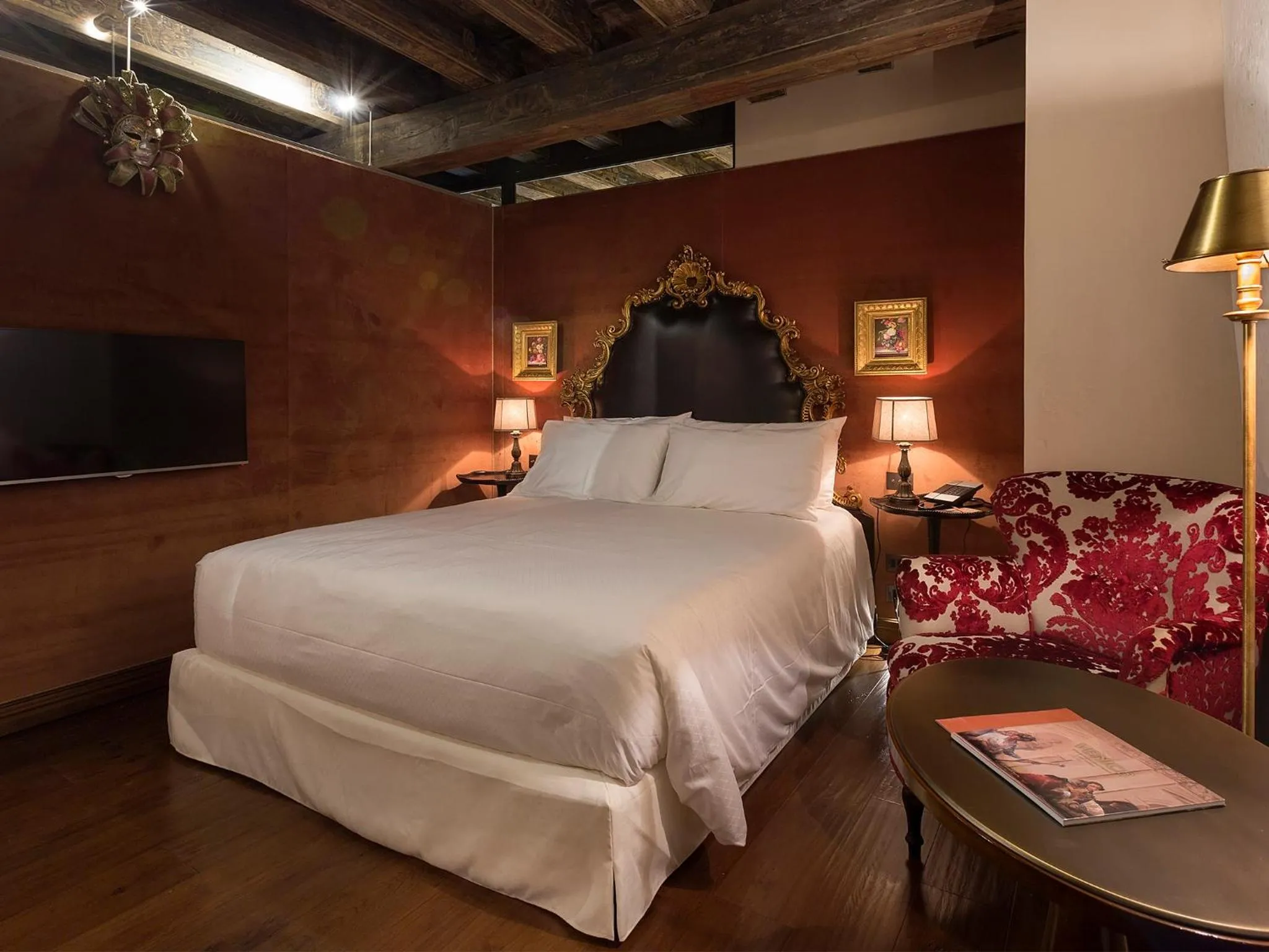 Bed in Palazzo Venart Luxury Hotel