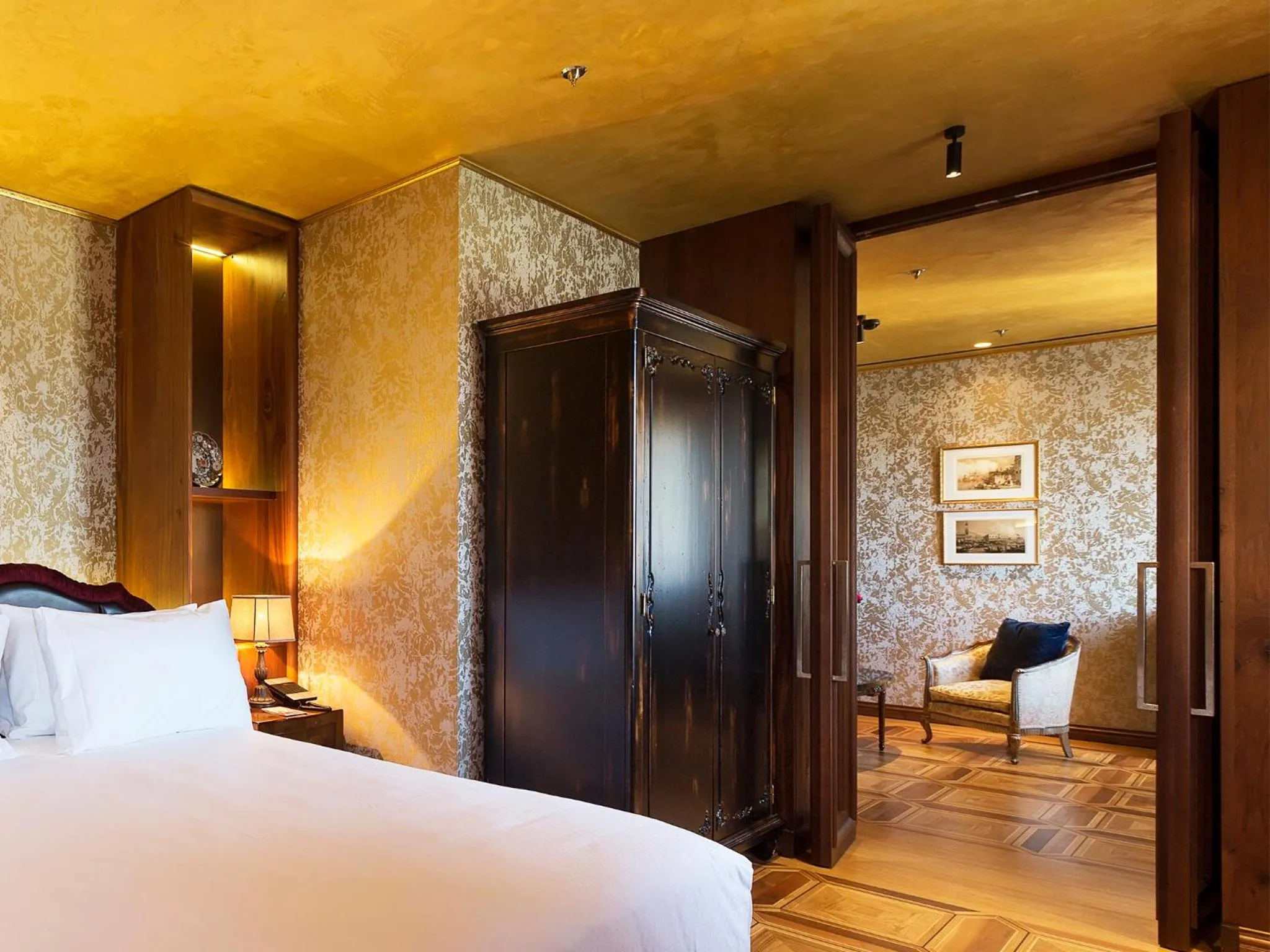 Photo of the whole room, Bed in Palazzo Venart Luxury Hotel