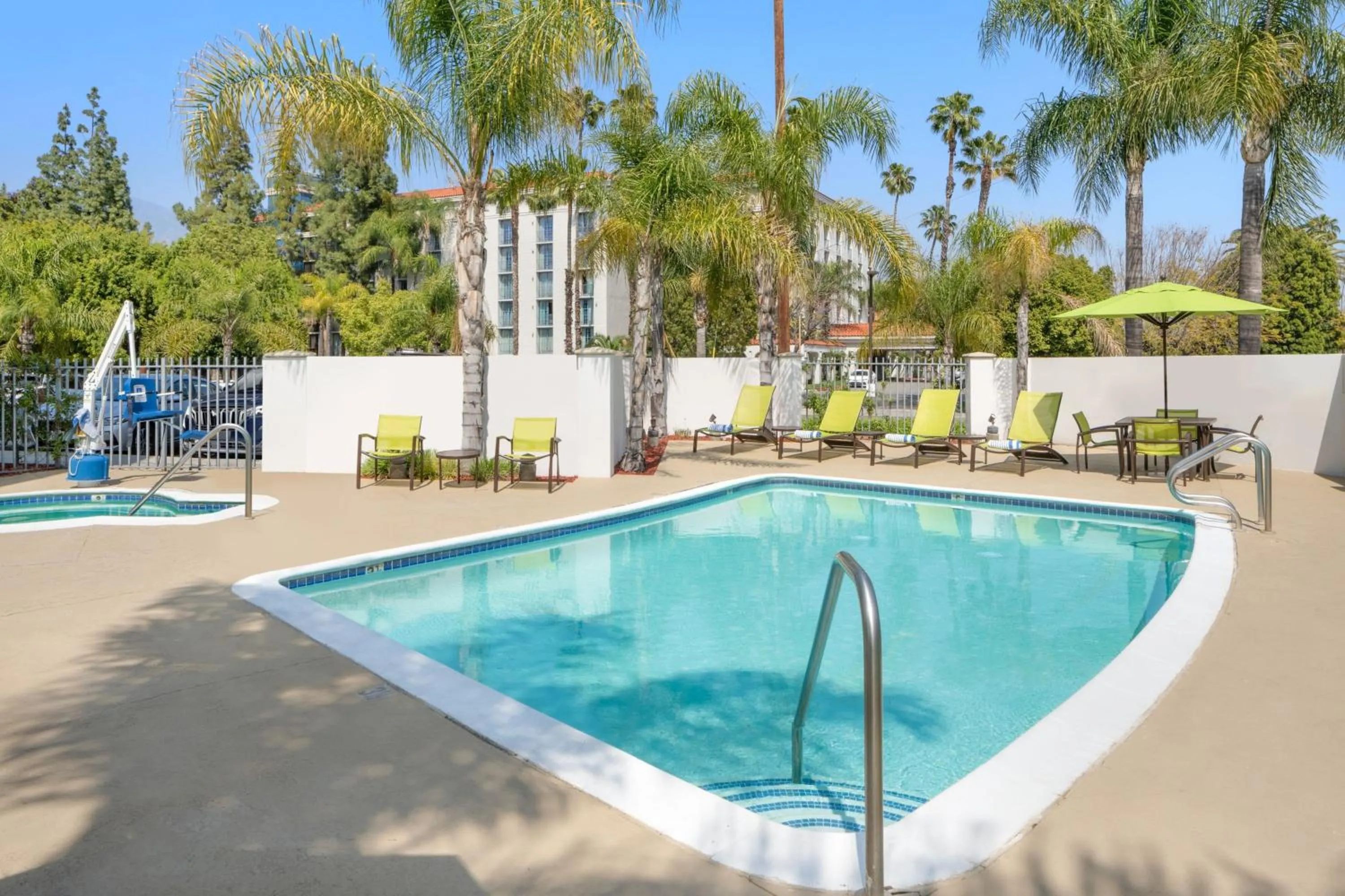 Swimming pool in SpringHill Suites Pasadena Arcadia