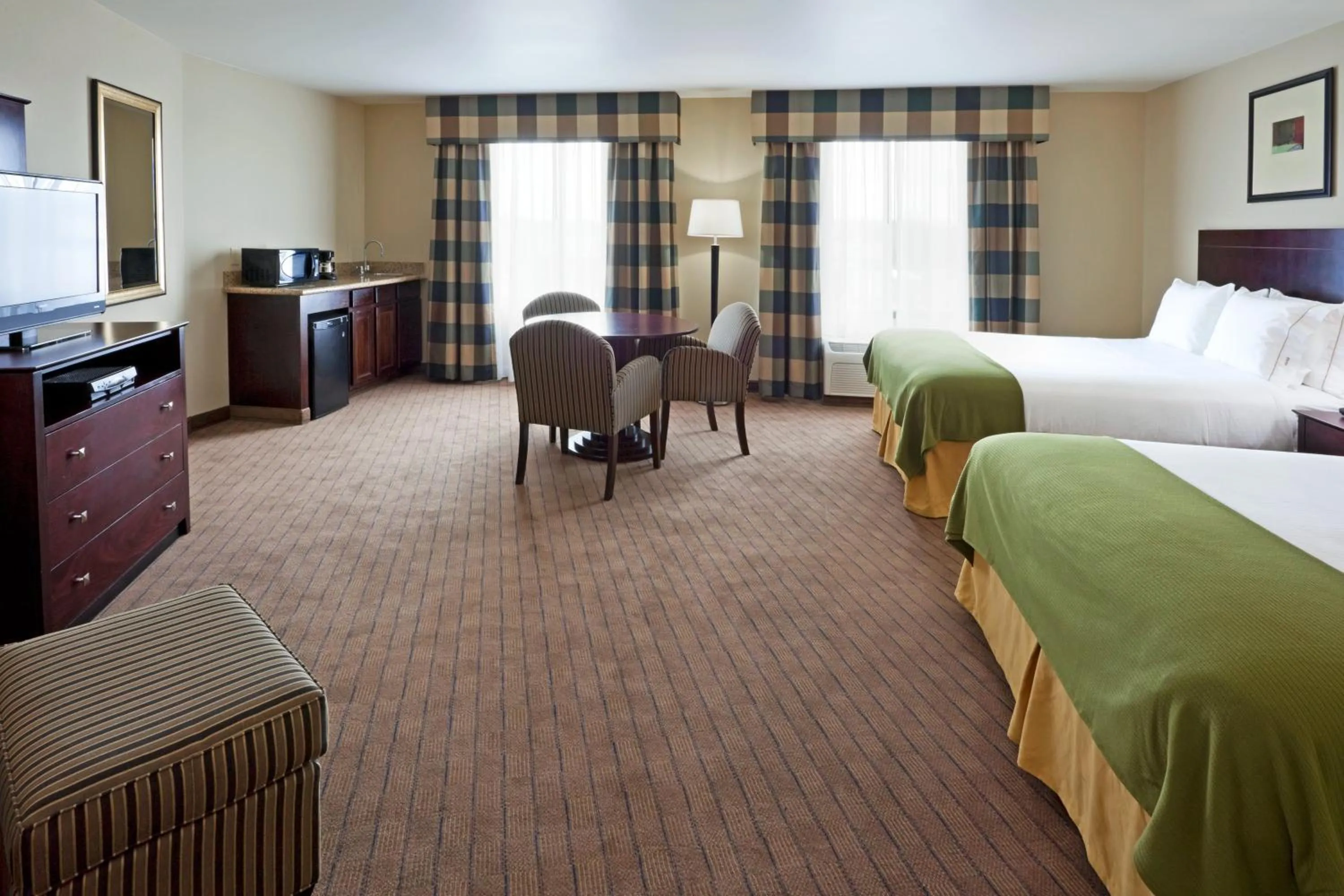 Photo of the whole room, Bed in Holiday Inn Express & Suites Syracuse North - Airport Area by IHG