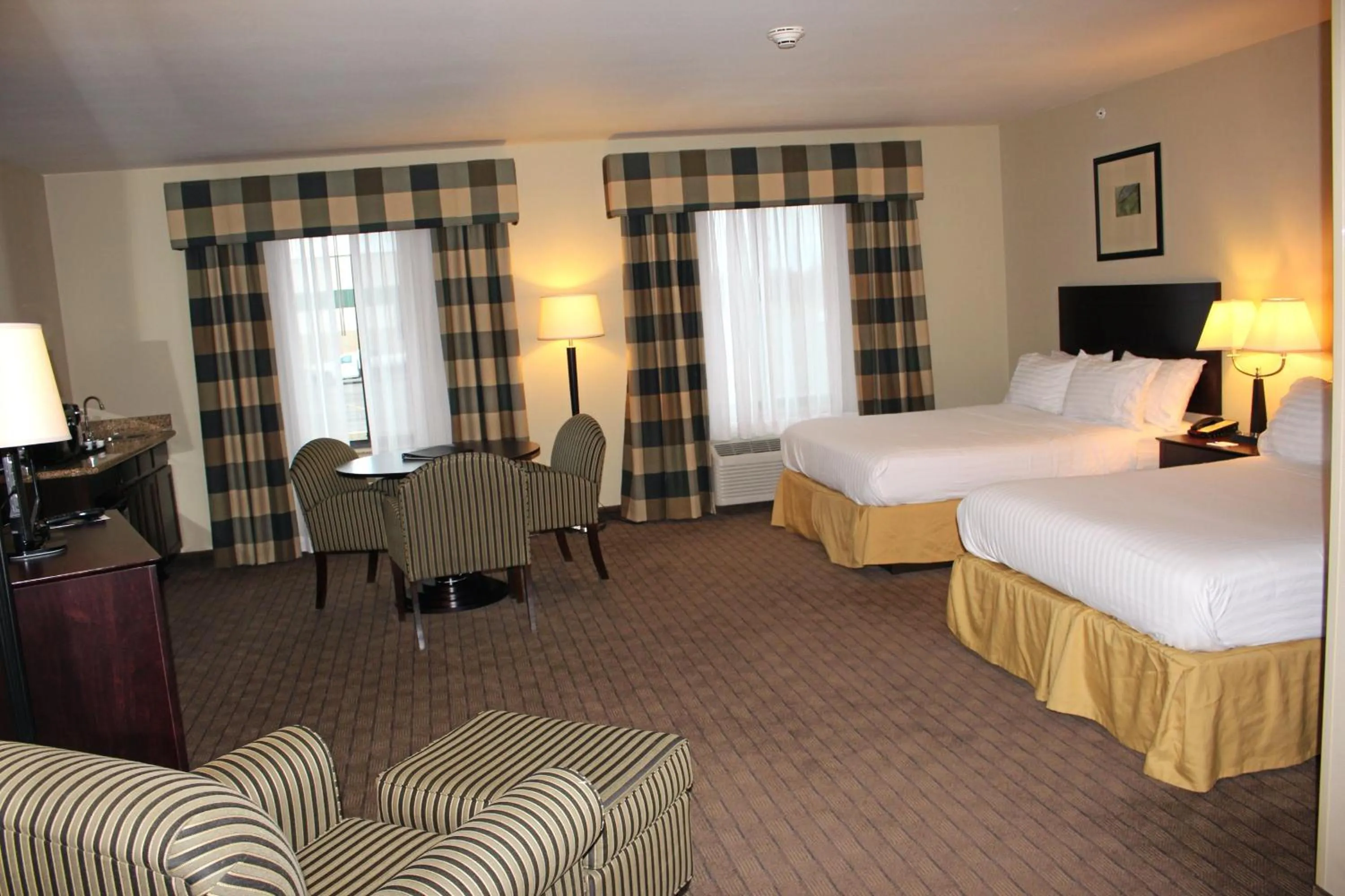 Photo of the whole room, Bed in Holiday Inn Express & Suites Syracuse North - Airport Area by IHG