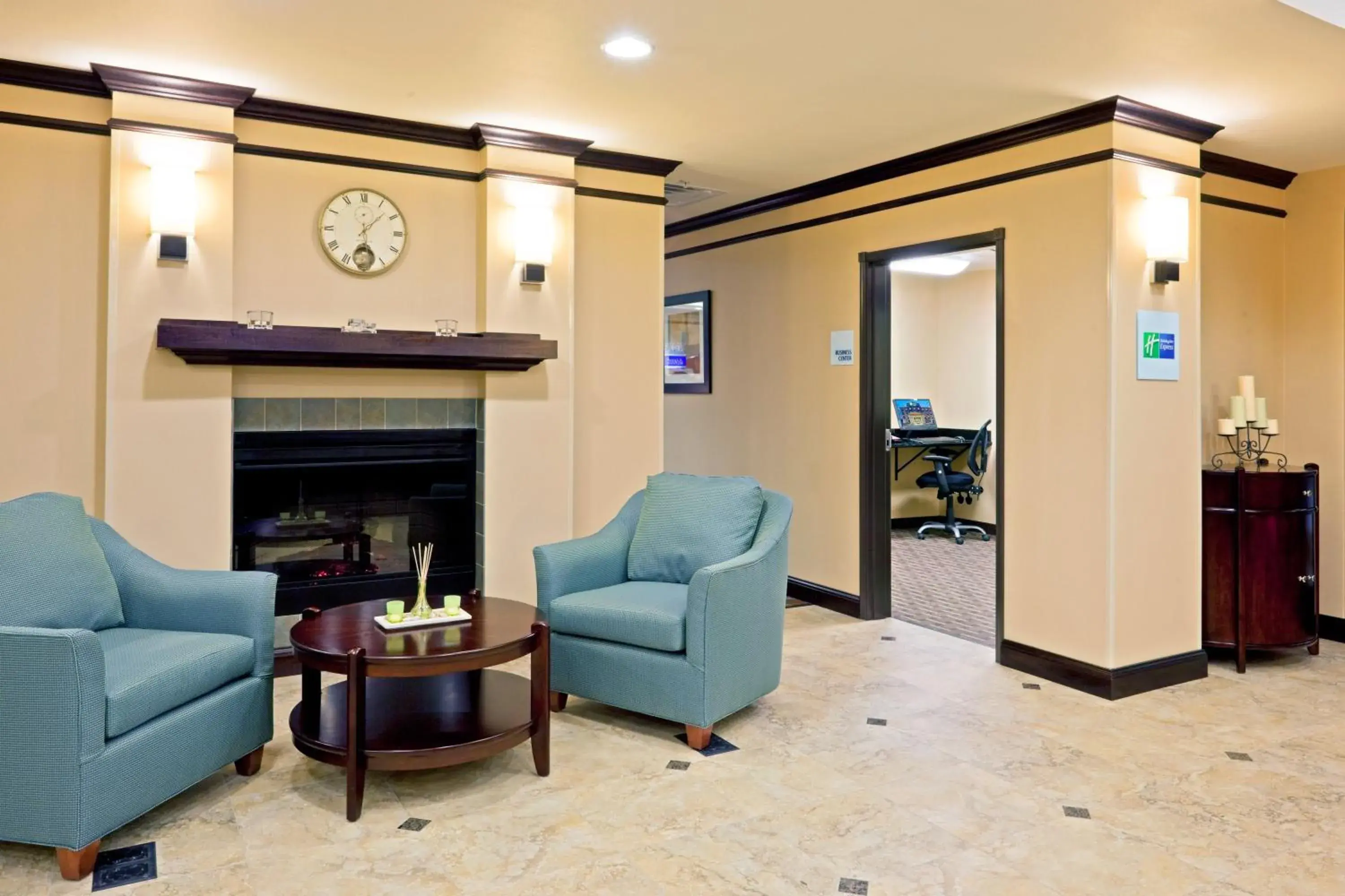 Property building in Holiday Inn Express & Suites Syracuse North - Airport Area by IHG Property building in Holiday Inn Express & Suites Syracuse North - Airport Area by IHG