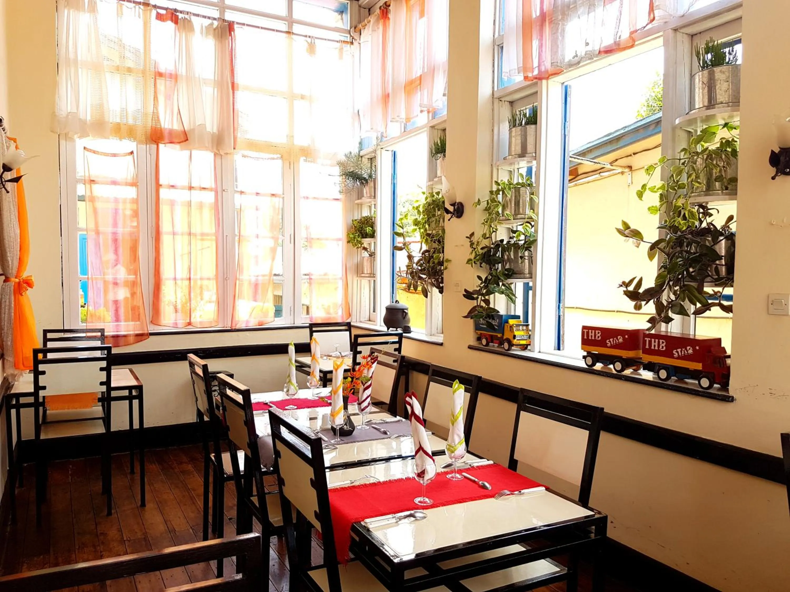 Restaurant/places to eat in Hotel le Trianon