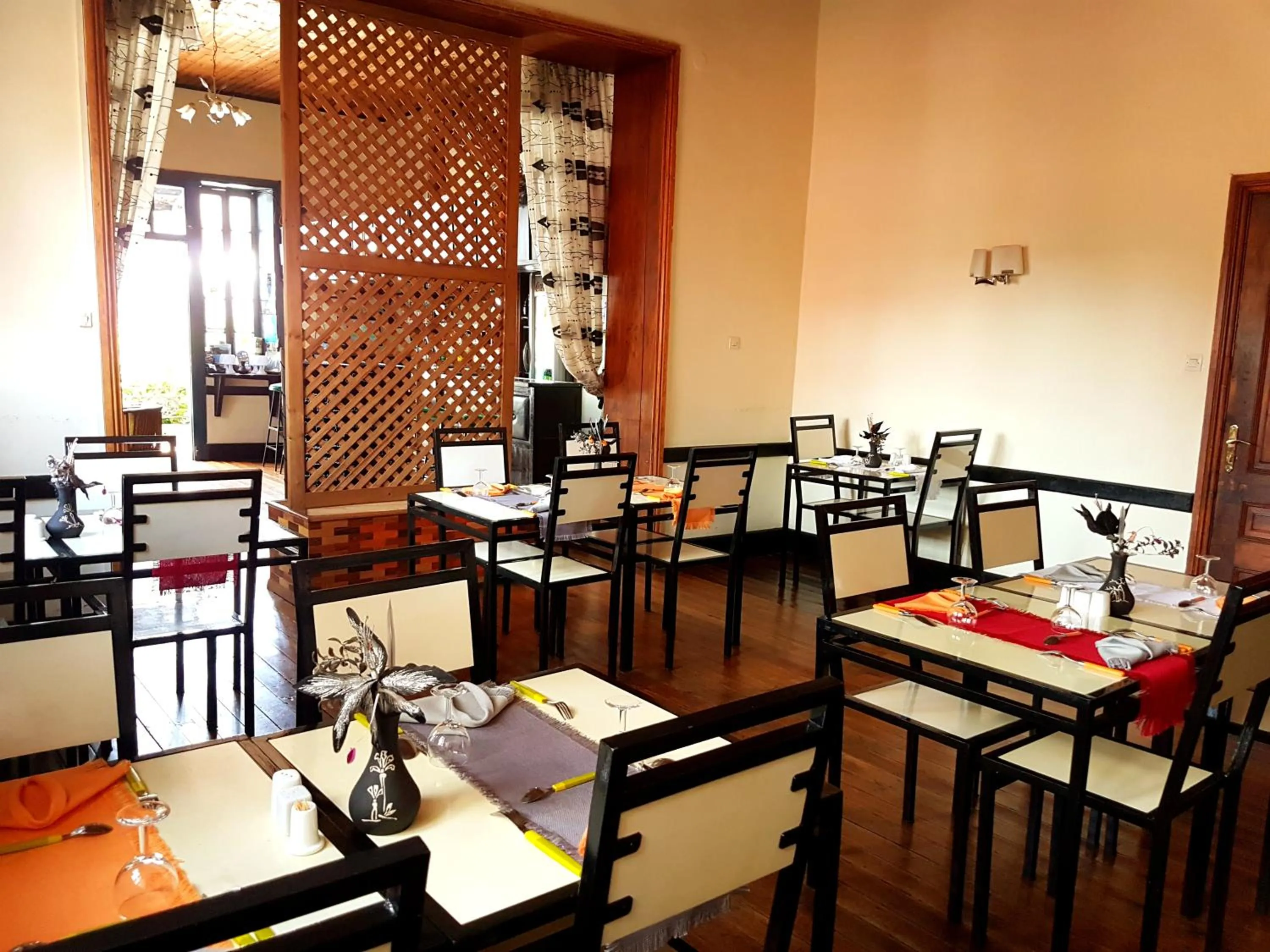 Restaurant/places to eat in Hotel le Trianon