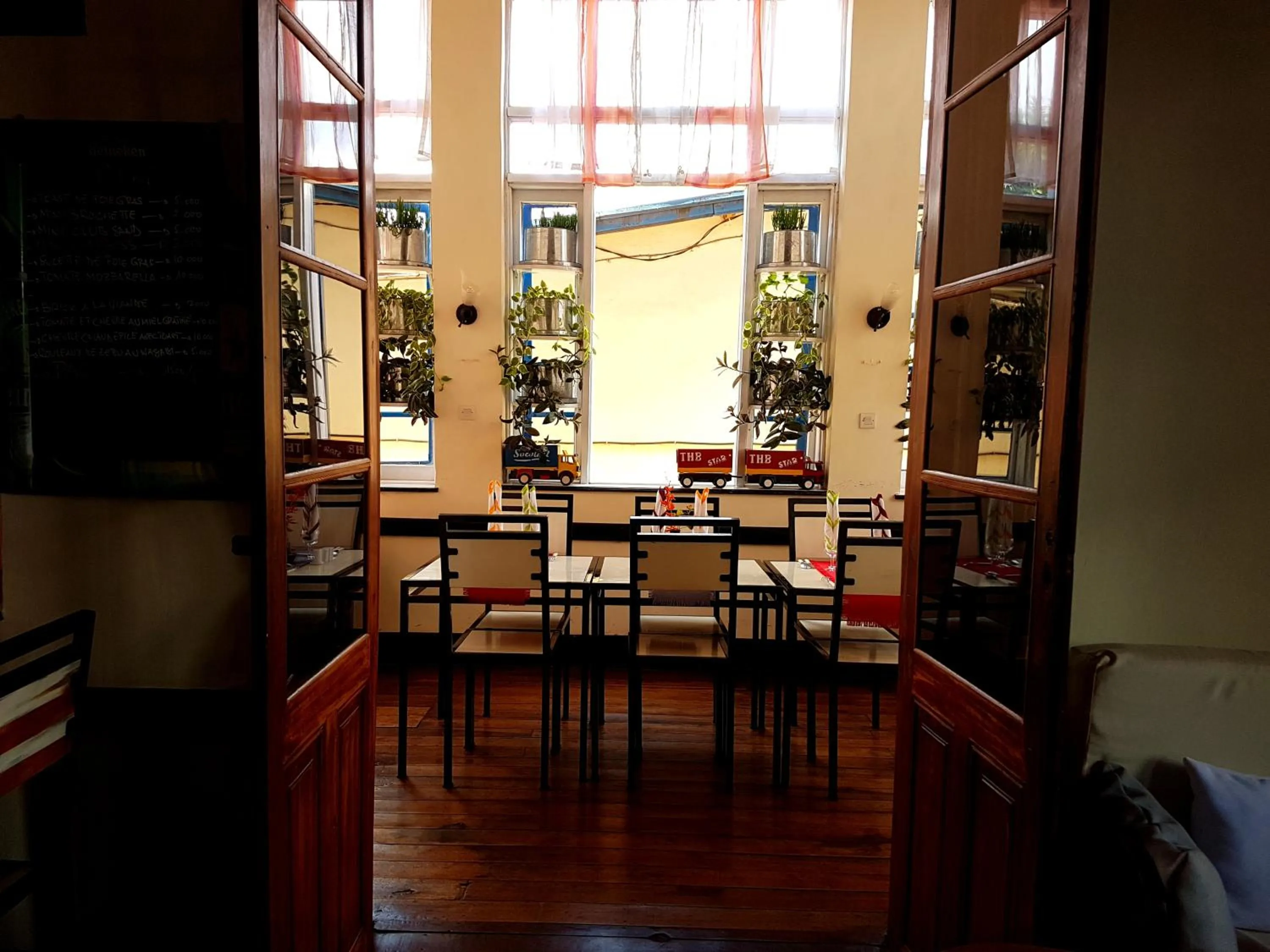 Restaurant/places to eat in Hotel le Trianon