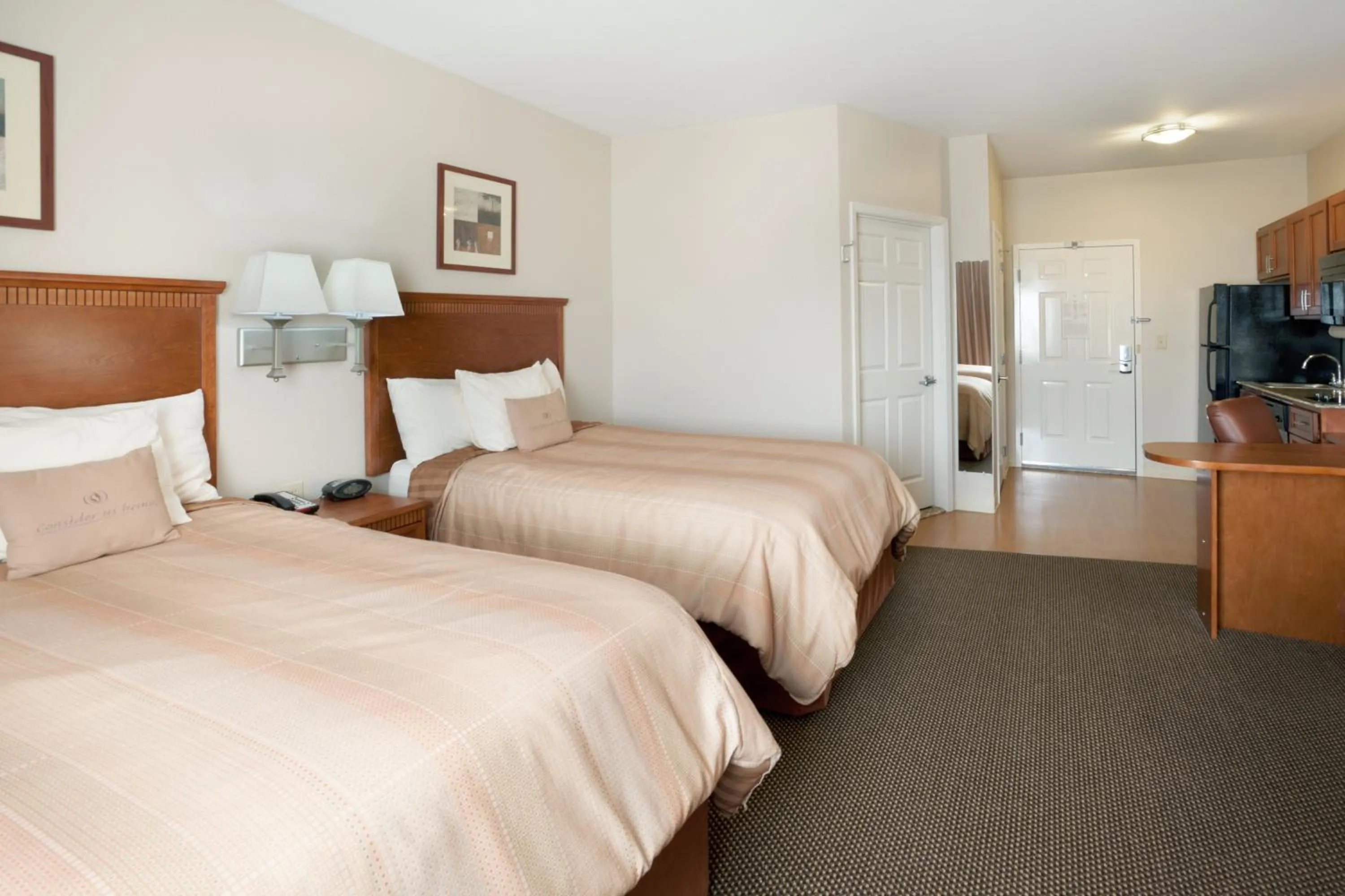 Photo of the whole room, Bed in Candlewood Suites Temple by IHG