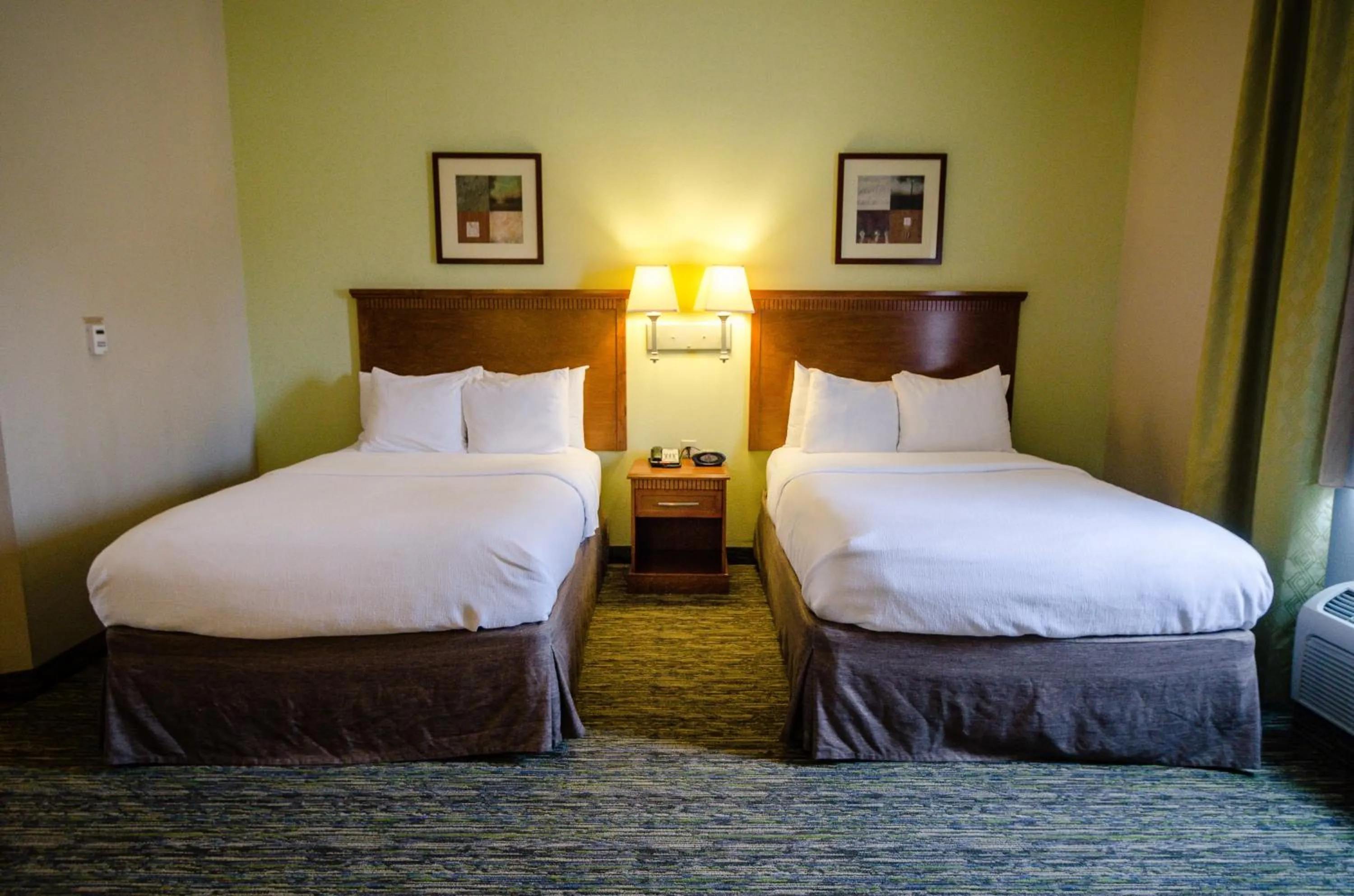 Photo of the whole room, Bed in Candlewood Suites Temple by IHG