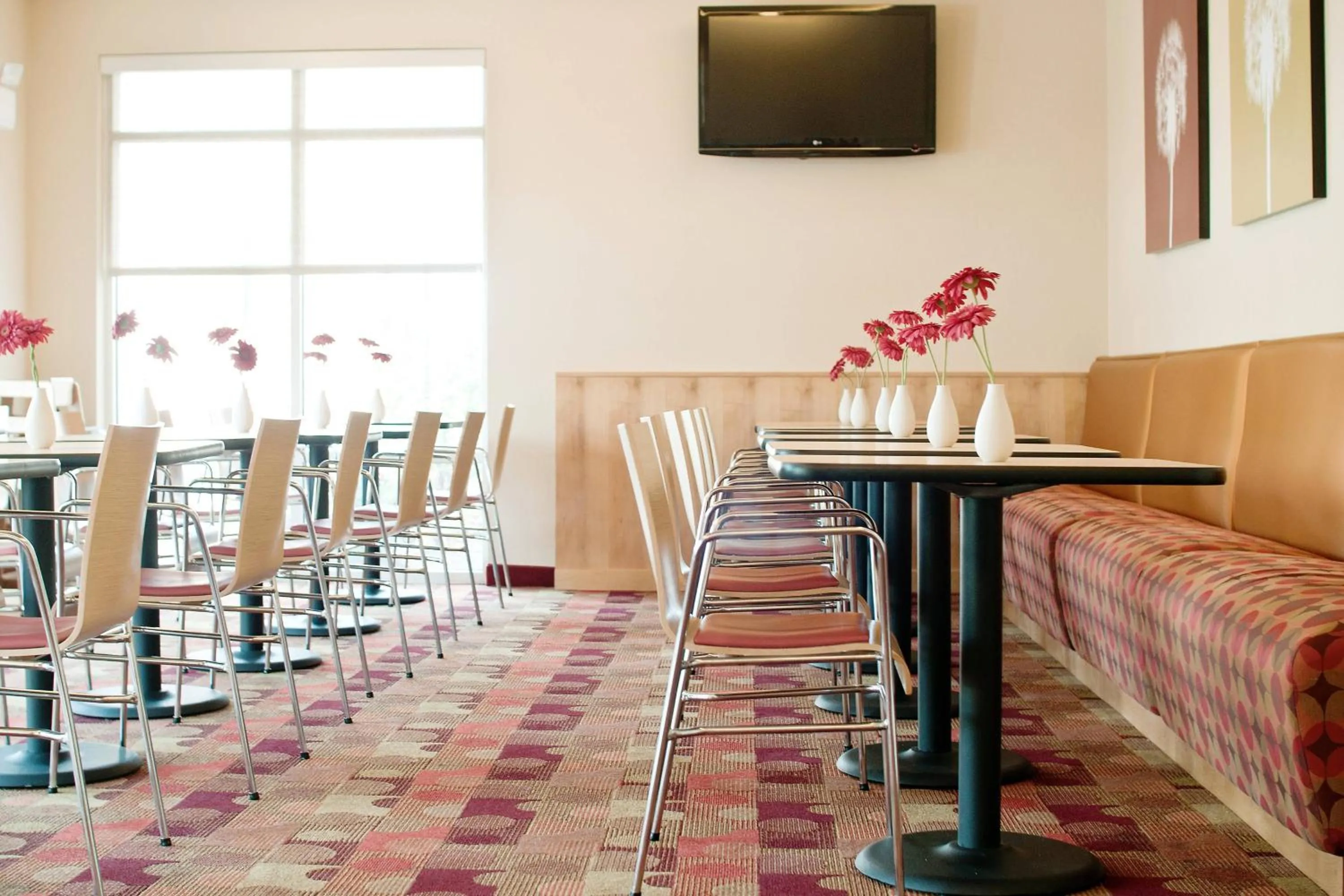 Breakfast in TownePlace Suites by Marriott Charlotte Mooresville