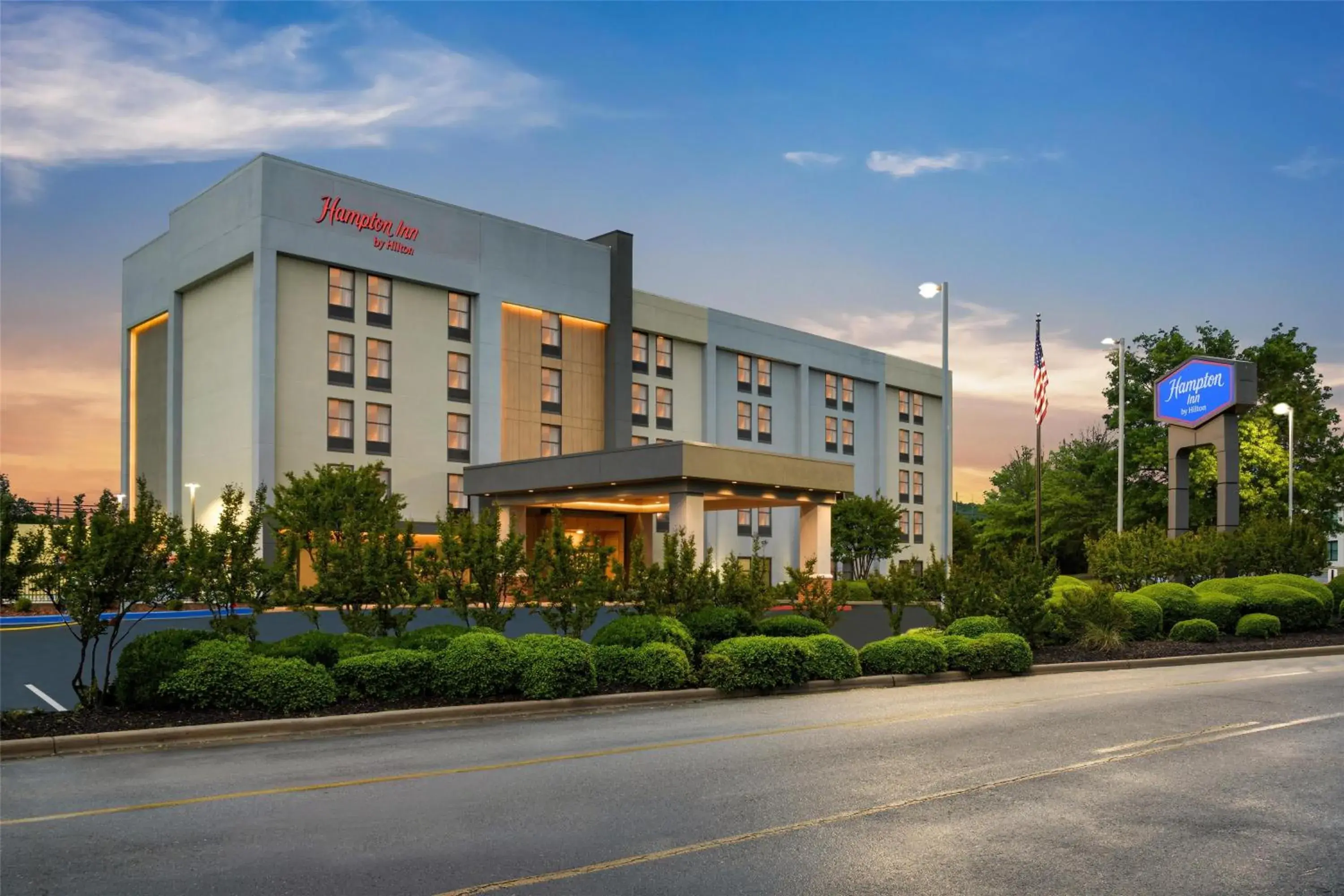 Property building in Hampton Inn Huntsville-Arsenal/South Parkway Property building in Hampton Inn Huntsville-Arsenal/South Parkway