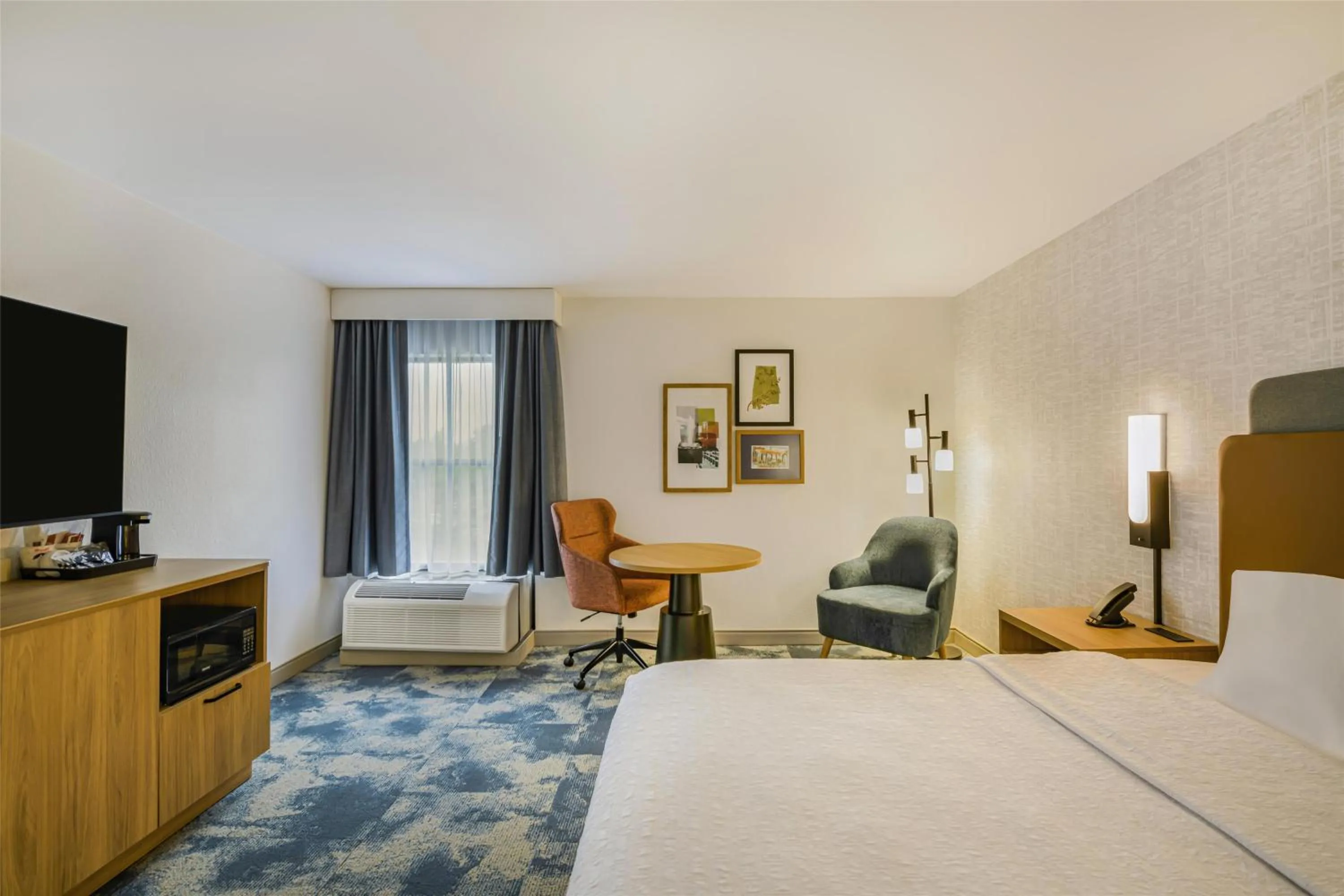 Bed in Hampton Inn Huntsville-Arsenal/South Parkway