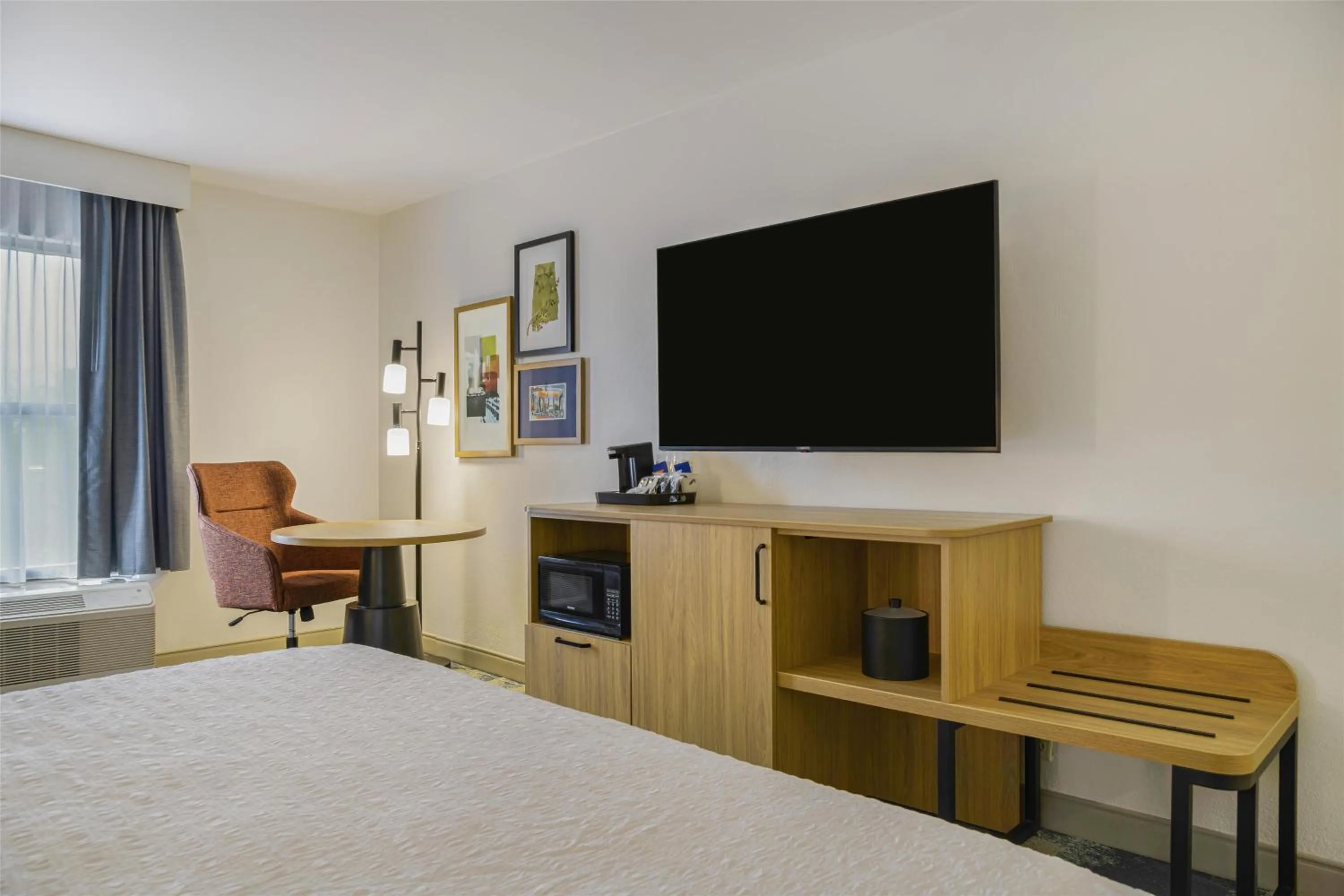 Bedroom, Bed in Hampton Inn Huntsville-Arsenal/South Parkway