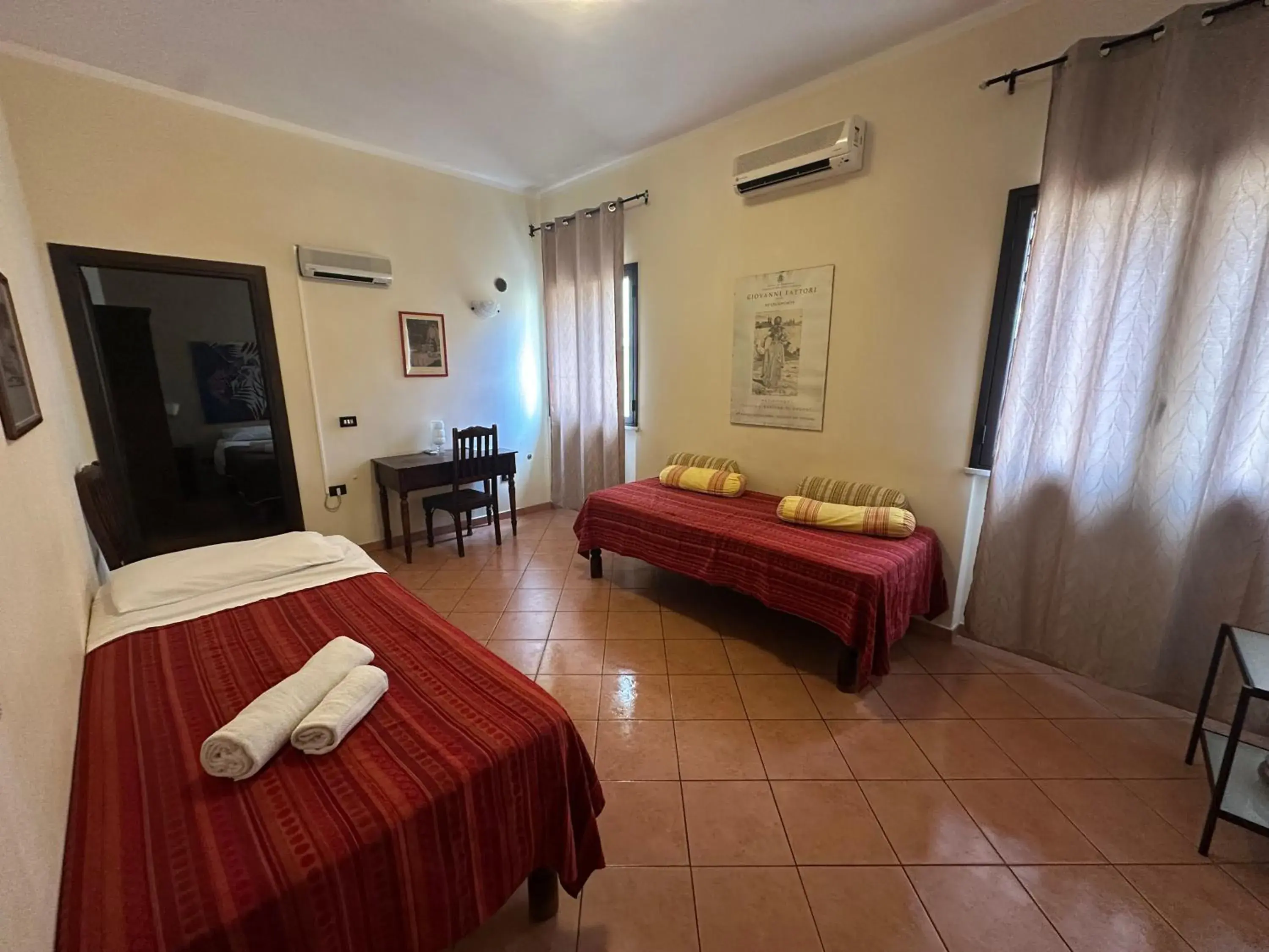 Photo of the whole room, Bed in Art Lincoln Photo of the whole room, Bed in Art Lincoln