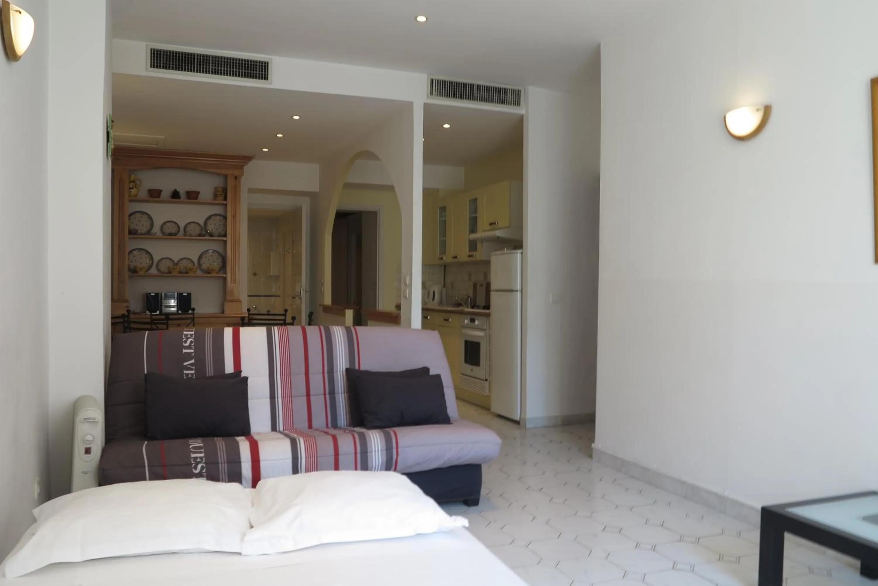 Living room, Bed in Viva Riviera - 5 Rue Commandant André