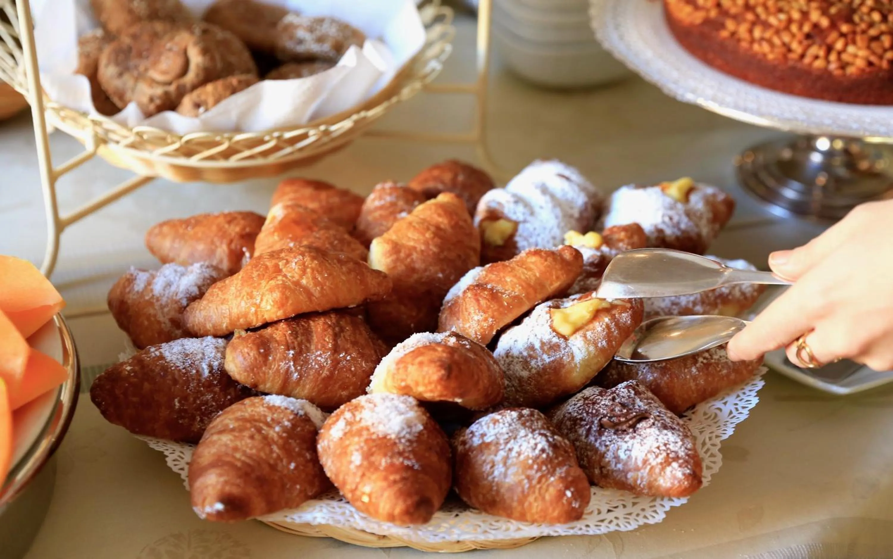 Buffet breakfast in Villa Agnese