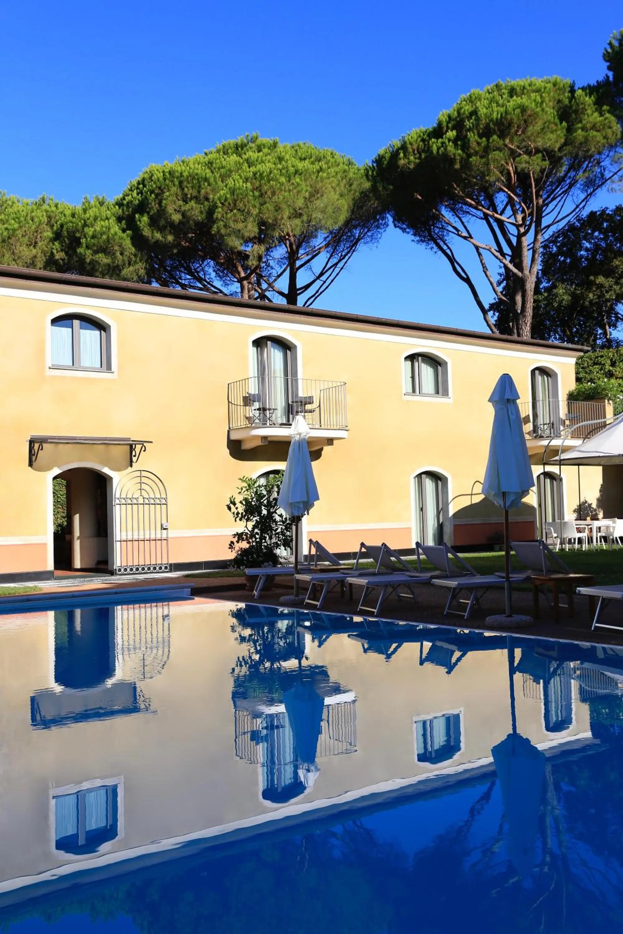 Pool view in Villa Agnese