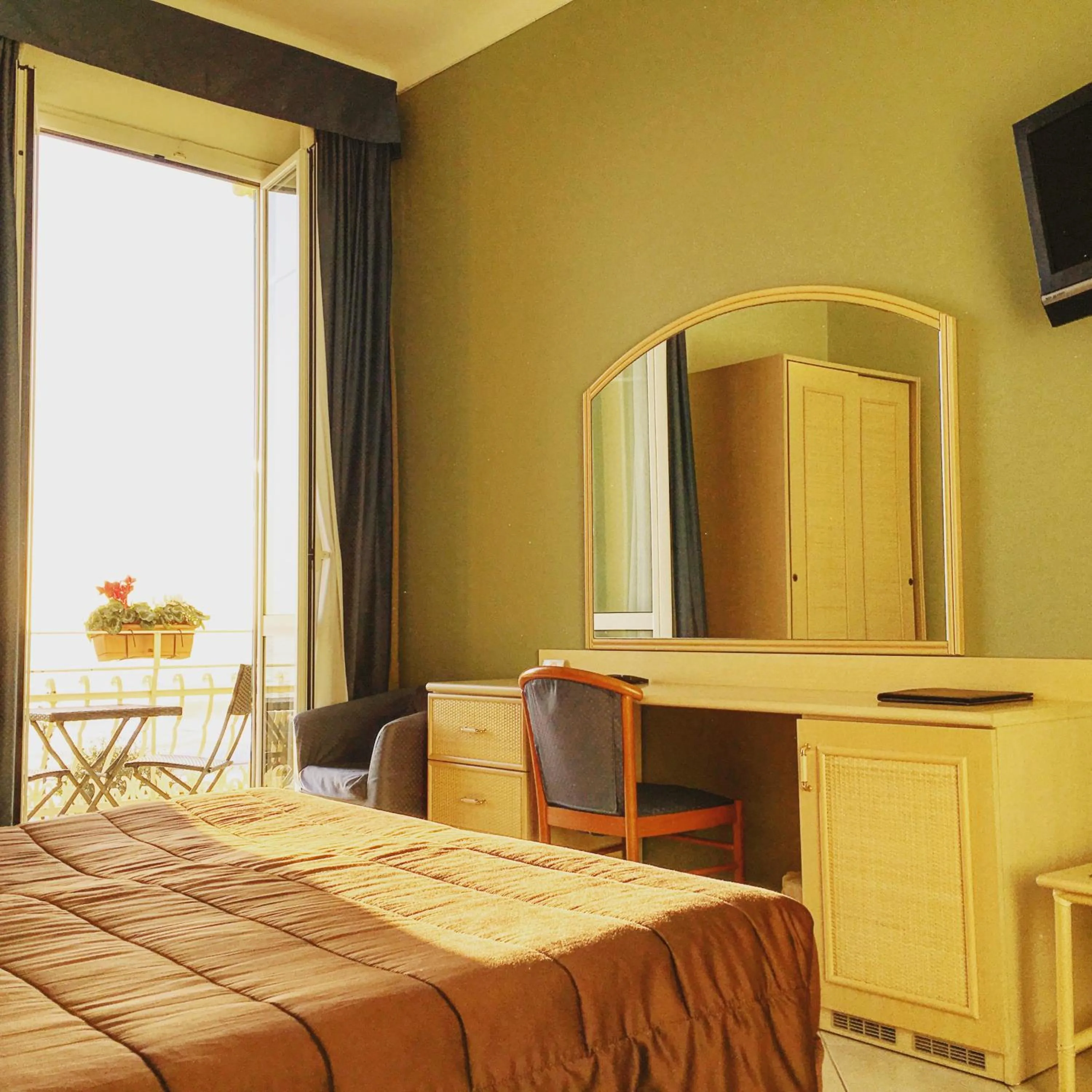 Photo of the whole room, Bed in Hotel Villa Igea