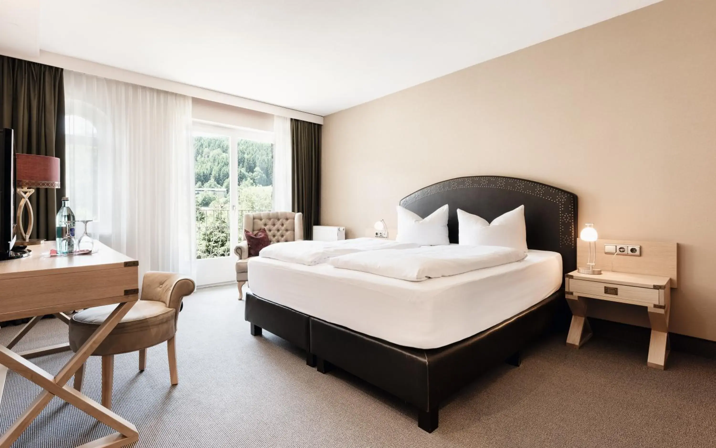 Comfort Plus Room in Donna Burghotel am hohen Bogen Comfort Plus Room in Donna Burghotel am hohen Bogen