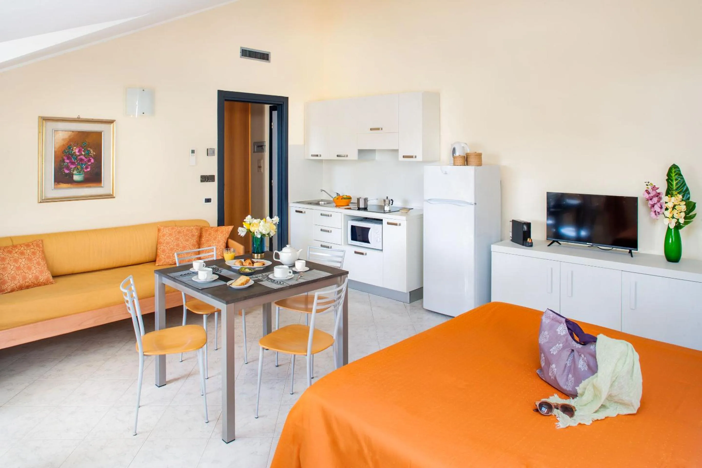 Photo of the whole room in Diano Sporting Apartments