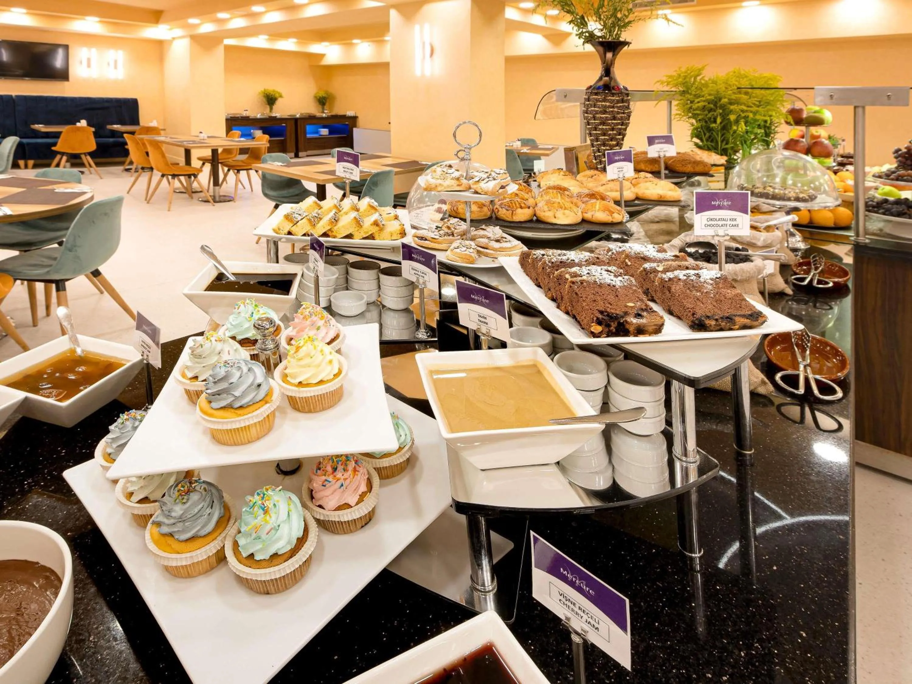 Restaurant/places to eat in Mercure Istanbul Bakirkoy