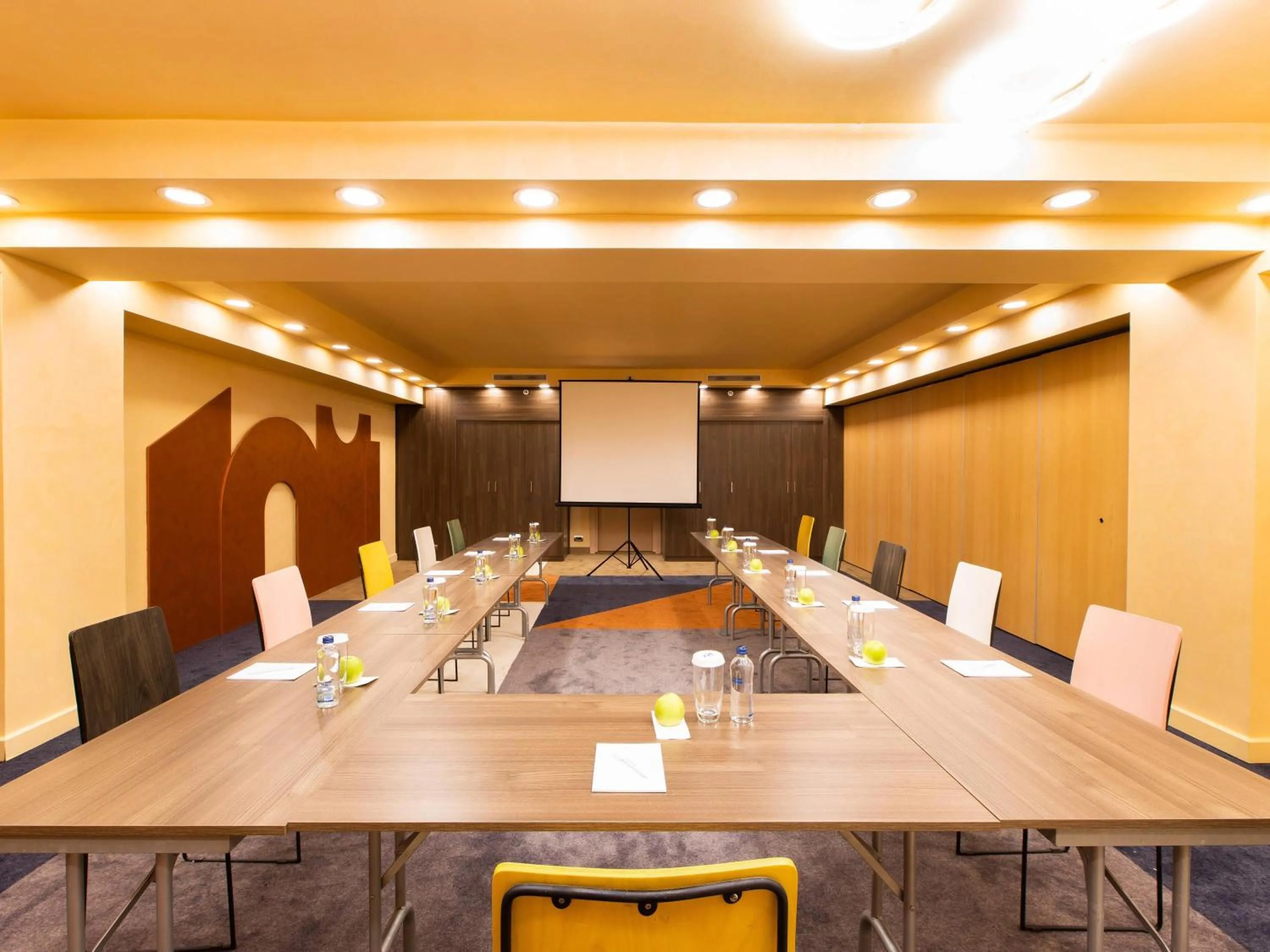 Meeting/conference room in Mercure Istanbul Bakirkoy