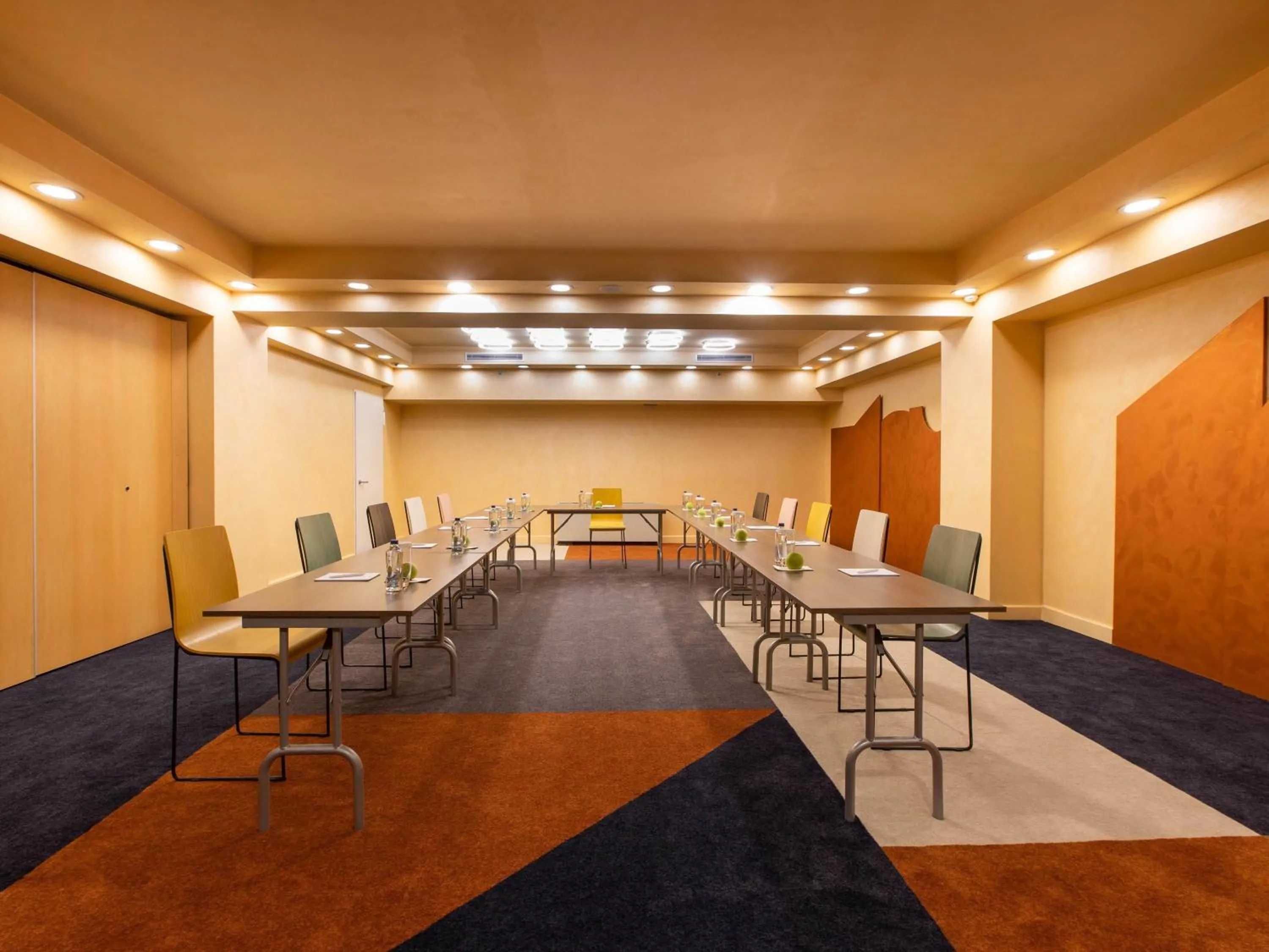 Meeting/conference room in Mercure Istanbul Bakirkoy