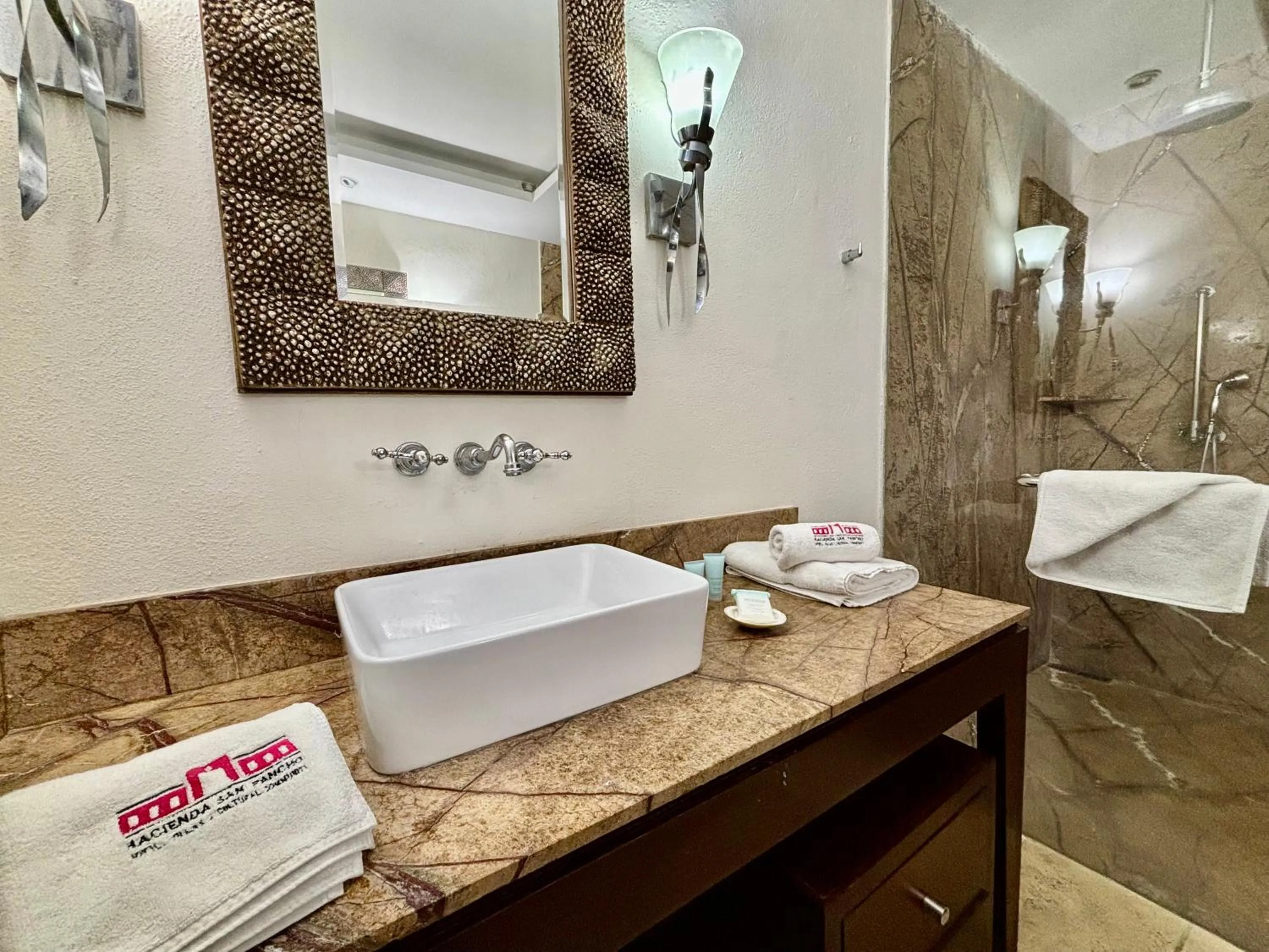 Shower in Hotel Hacienda San Pancho