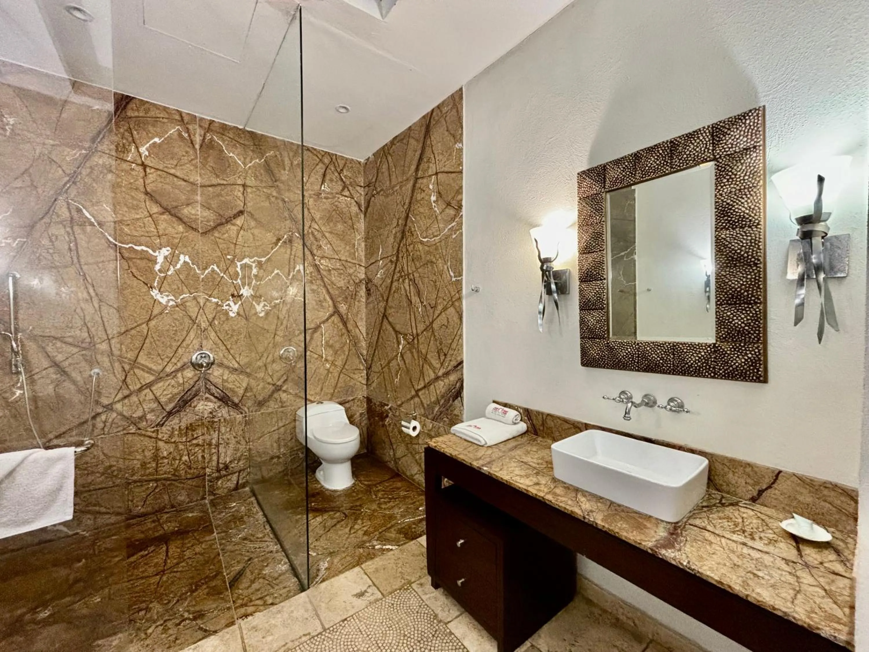 Shower in Hotel Hacienda San Pancho