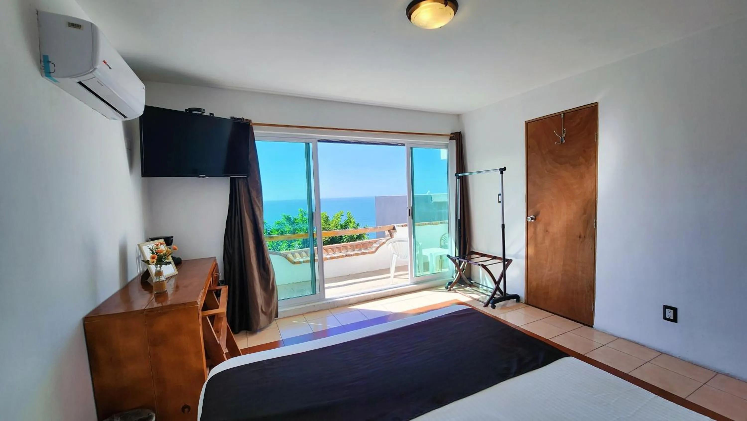 Sea view in Hill House Mazatlan - Bed & Breakfast