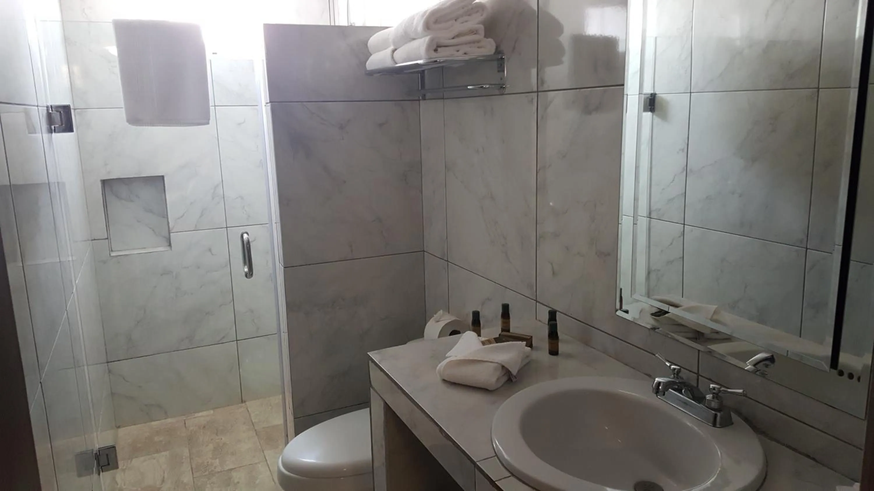 Shower in Hill House Mazatlan - Bed & Breakfast