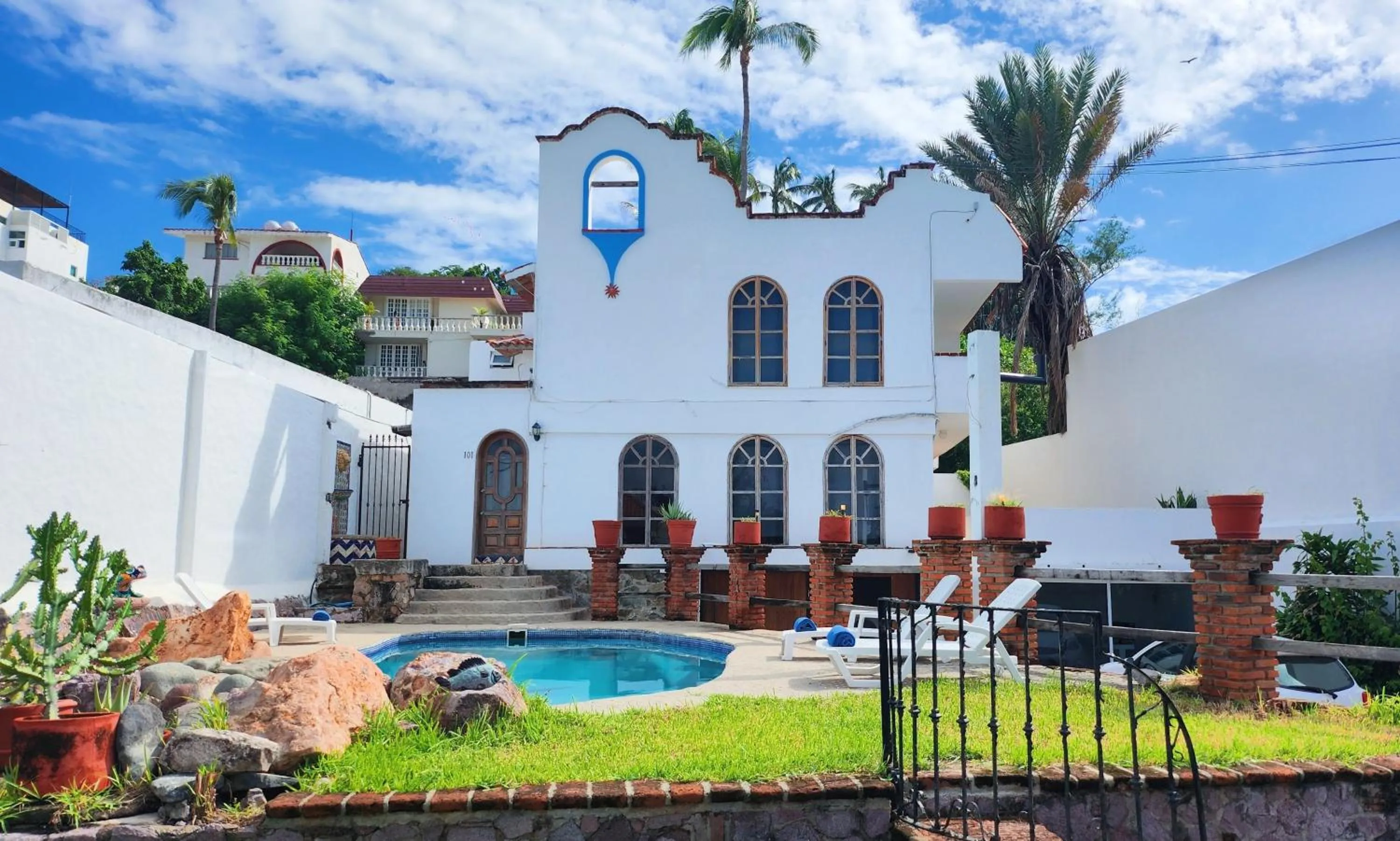 Property building in Hill House Mazatlan - Bed & Breakfast