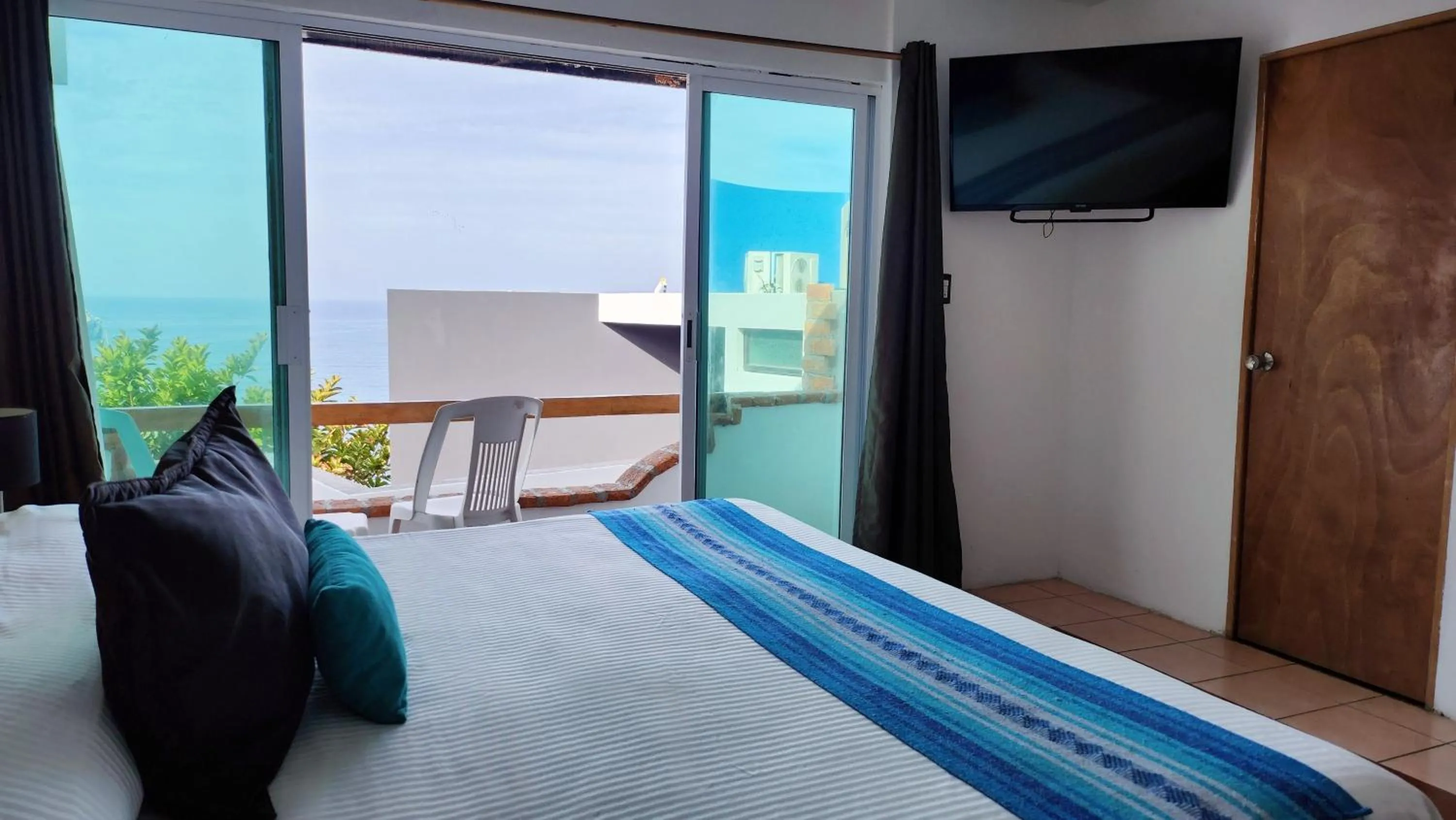 Sea view in Hill House Mazatlan - Bed & Breakfast