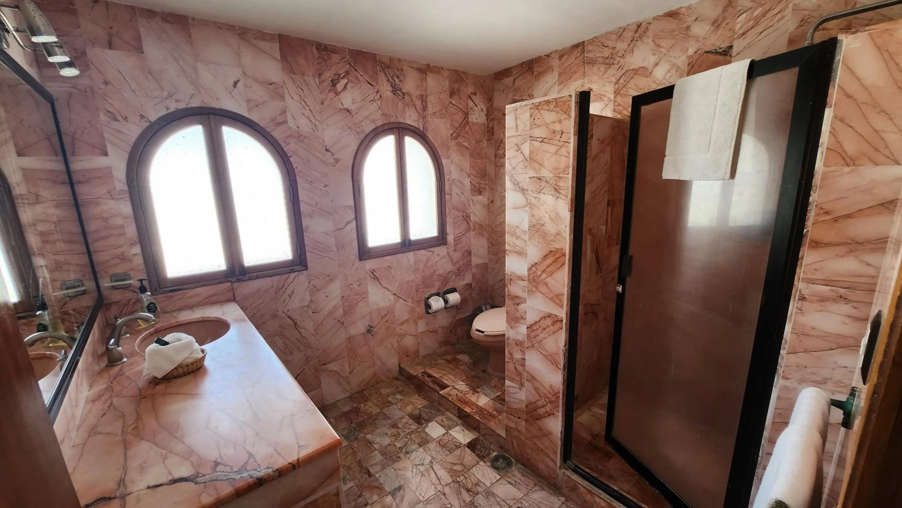 Bathroom in Hill House Mazatlan - Bed & Breakfast