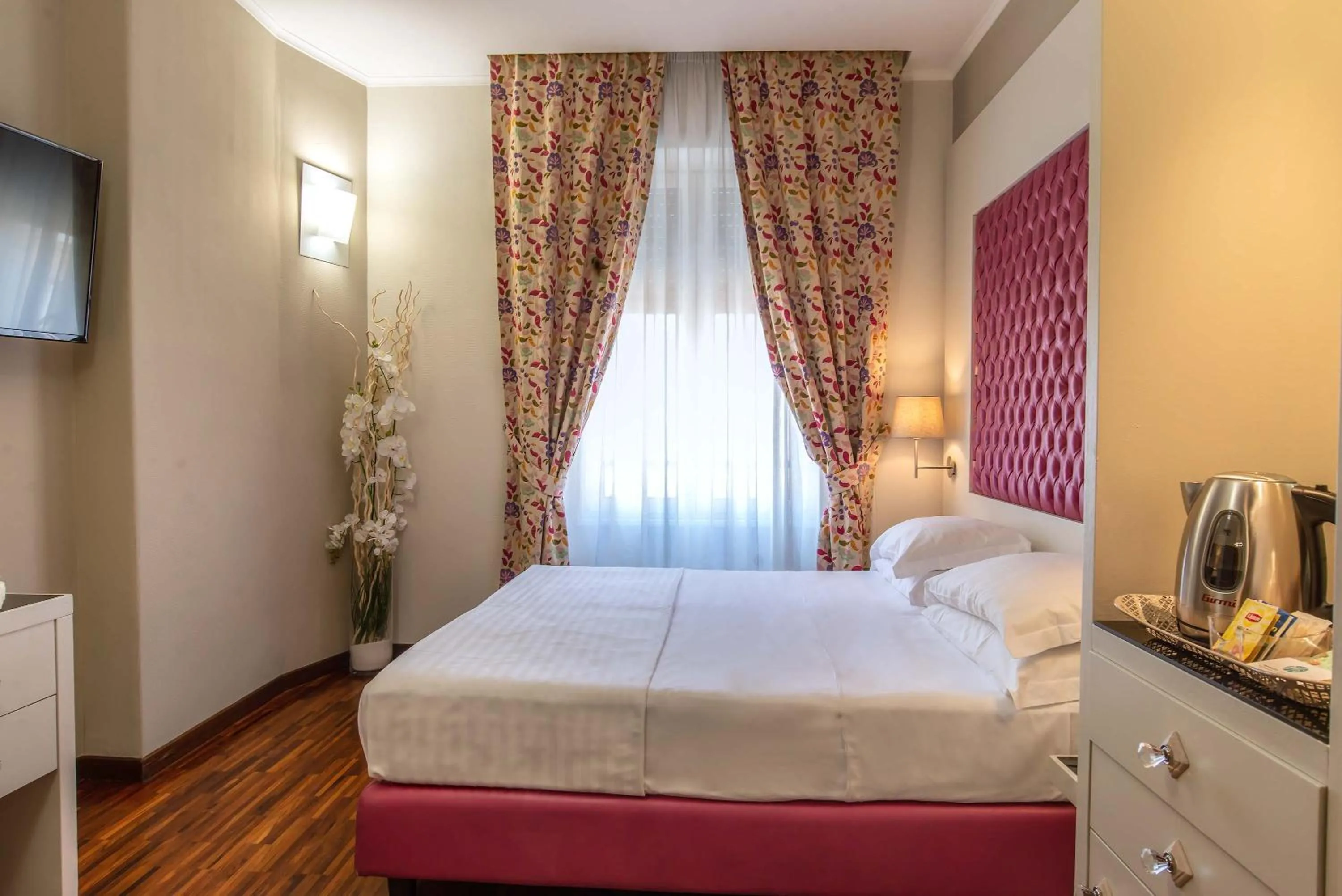 Bedroom, Bed in Merulana Inn Guest House