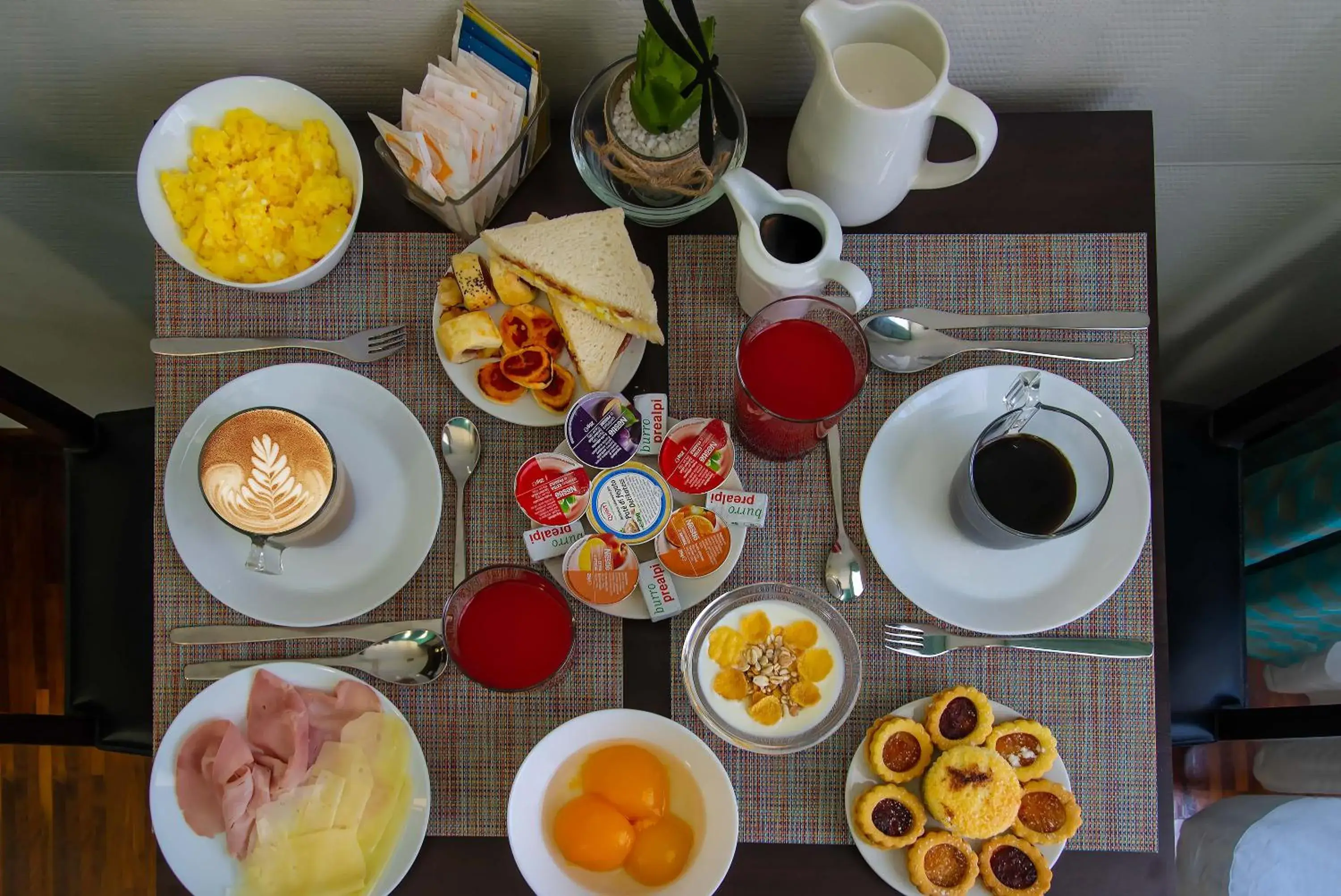 Breakfast in Merulana Inn Guest House Breakfast in Merulana Inn Guest House