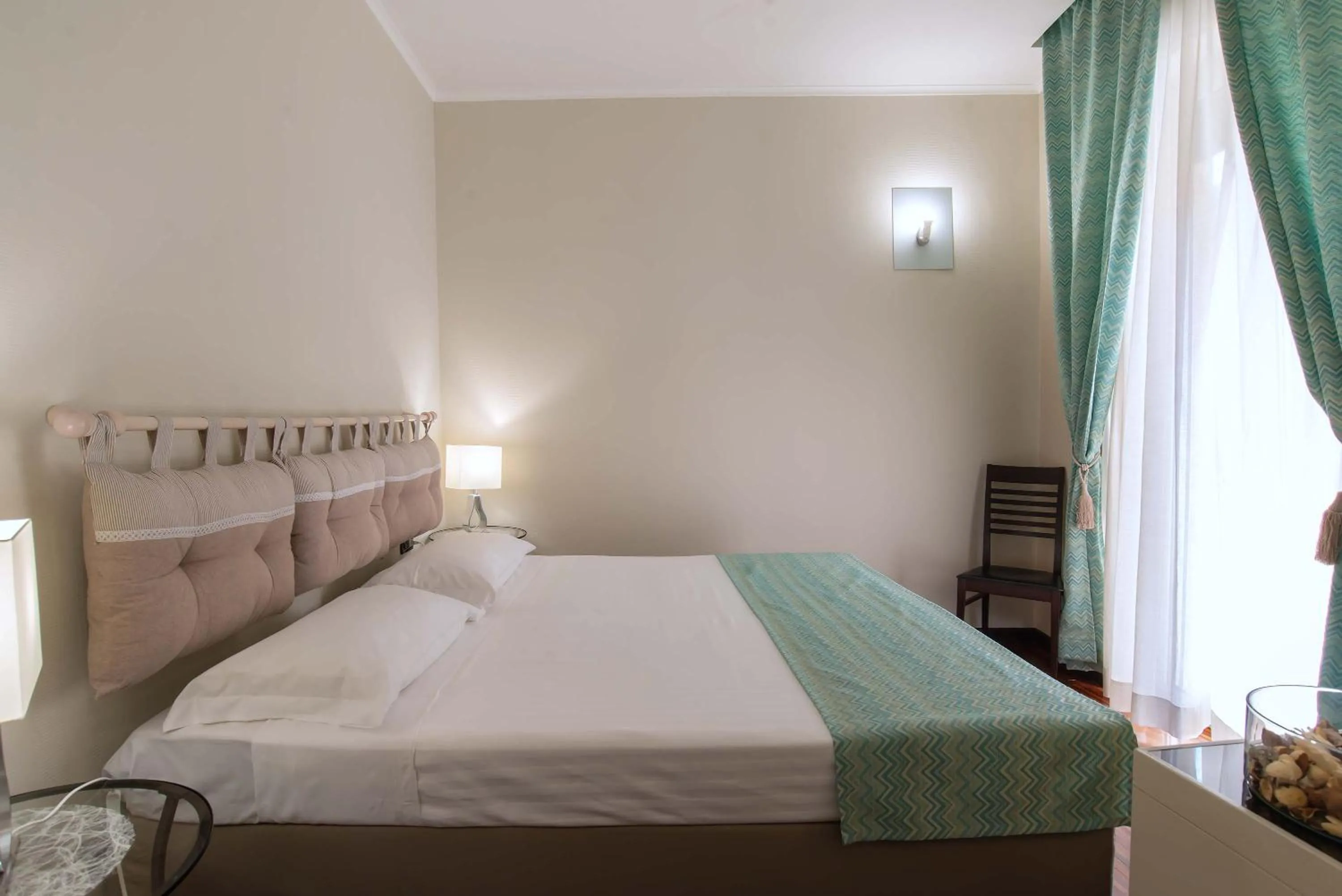 Bedroom, Bed in Merulana Inn Guest House