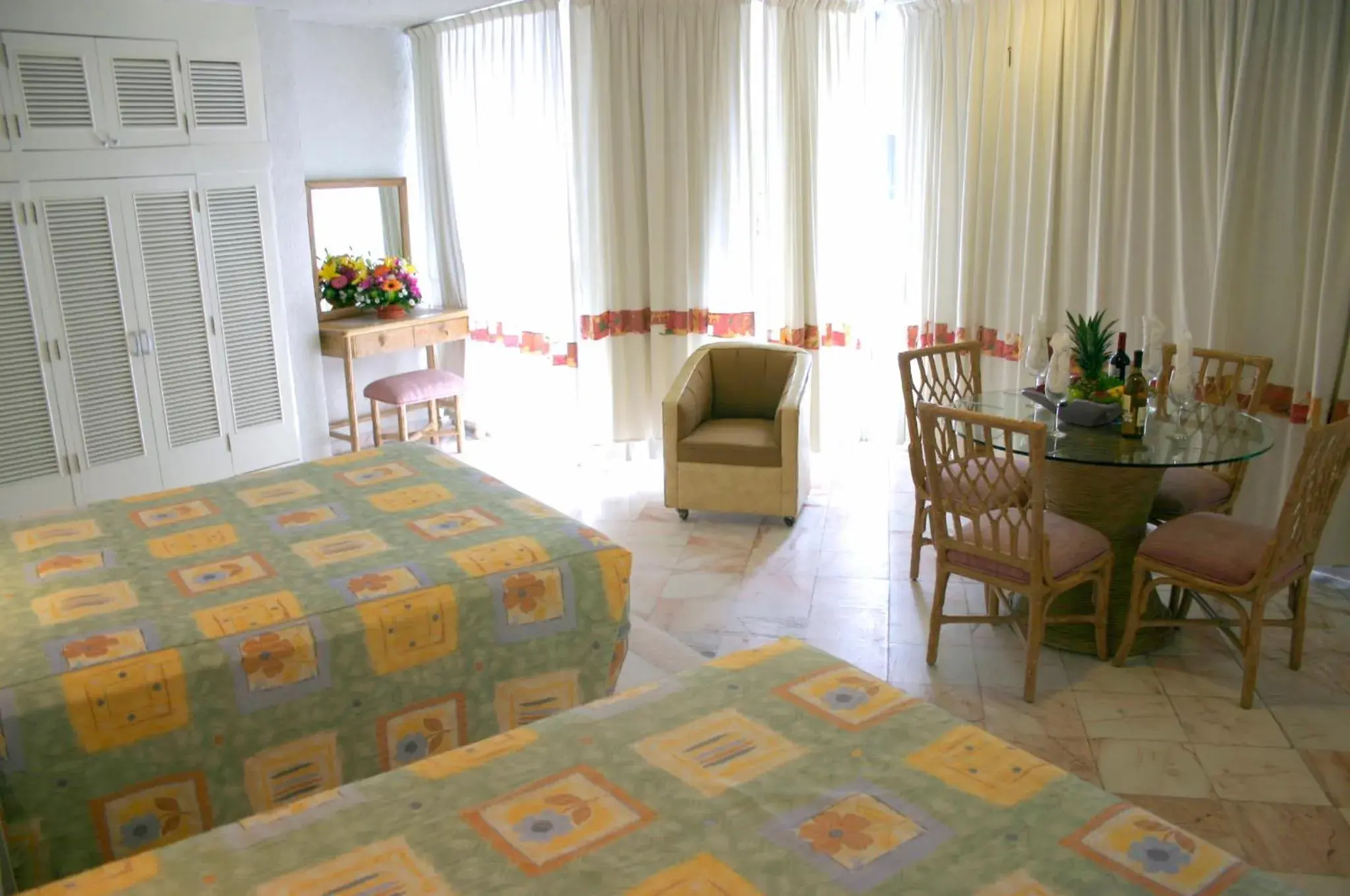 Decorative detail, Bed in Hotel Suites Jazmín Acapulco Decorative detail, Bed in Hotel Suites Jazmín Acapulco