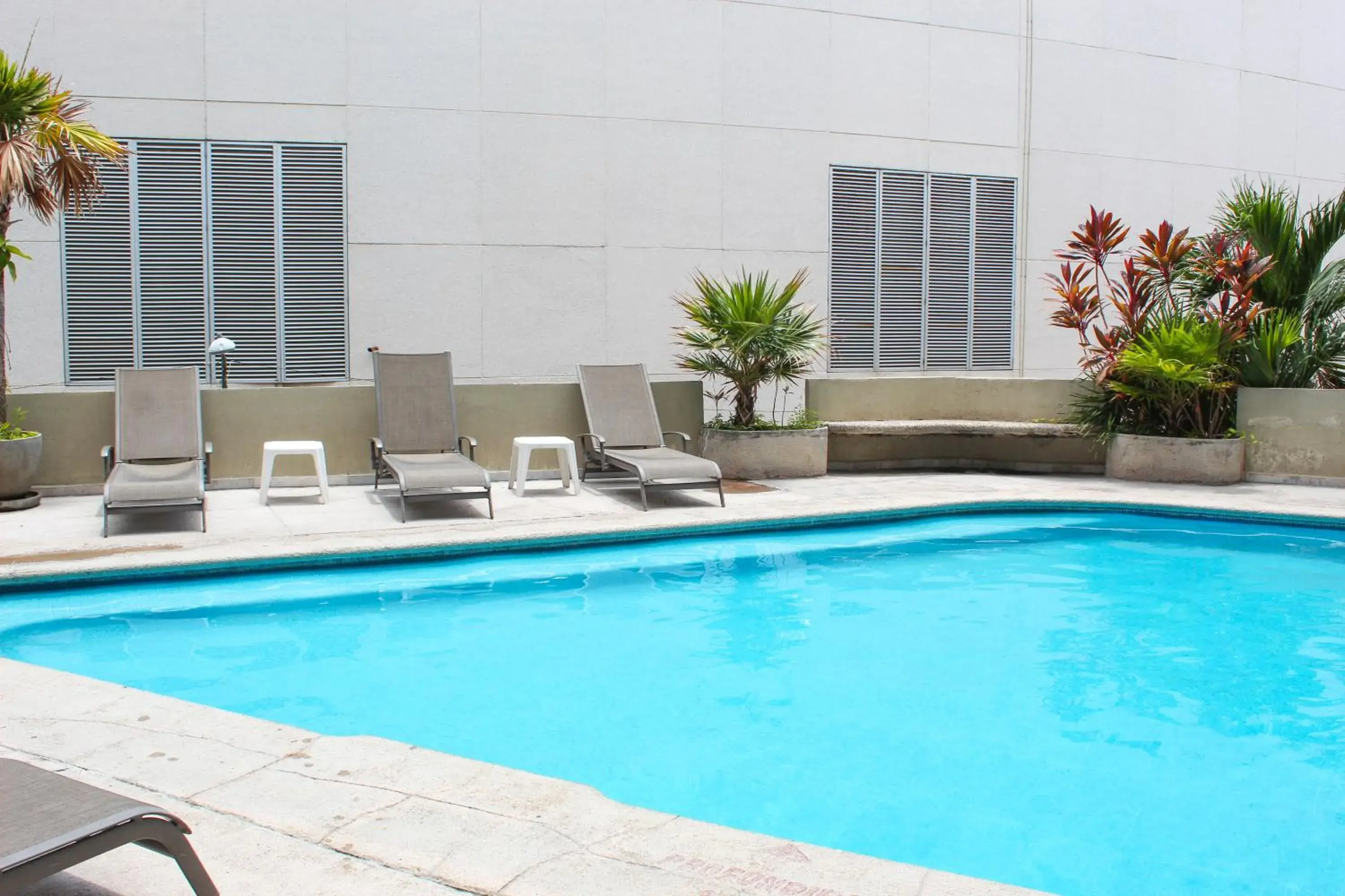 Swimming pool in Hotel Suites Jazmín Acapulco Swimming pool in Hotel Suites Jazmín Acapulco