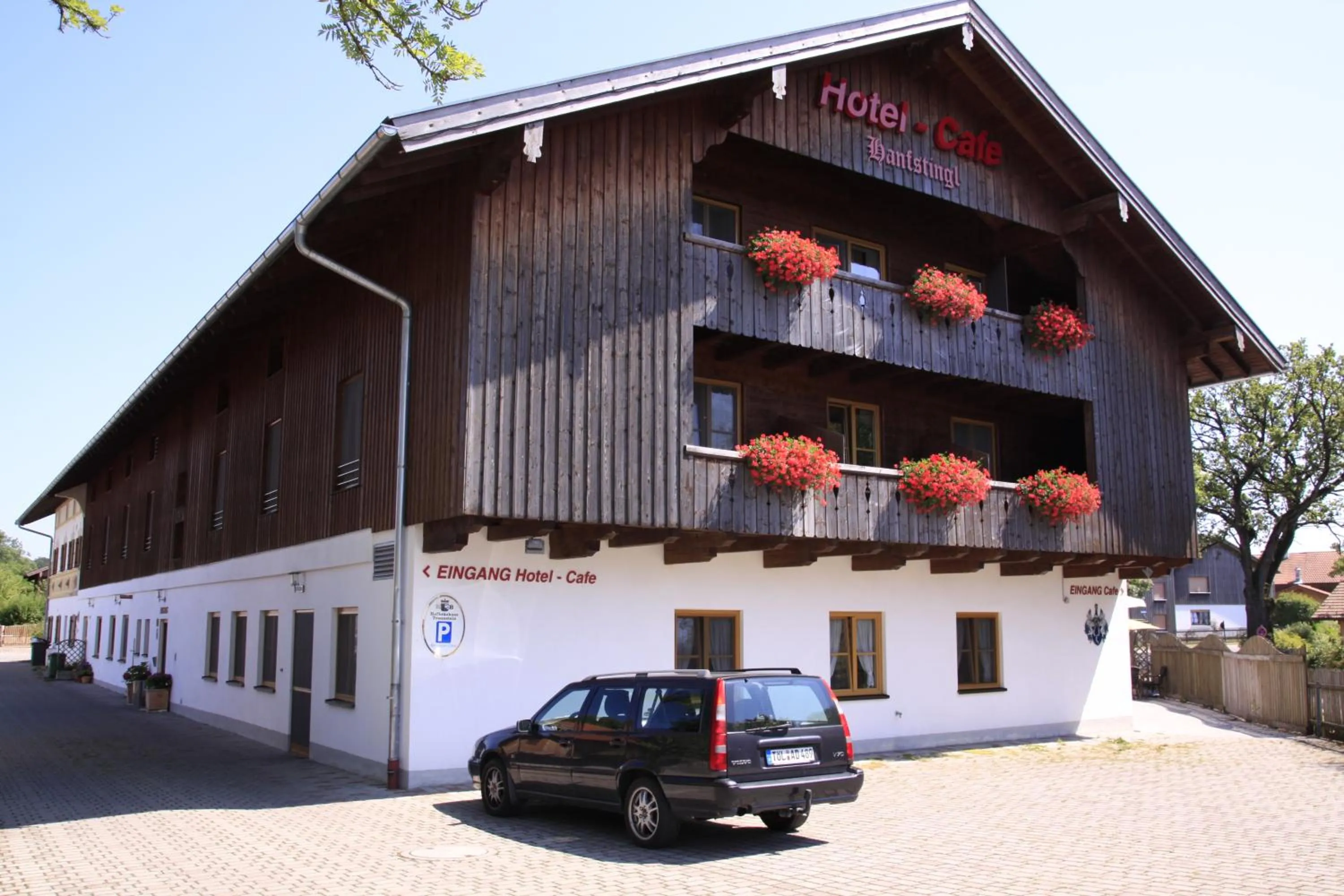 Facade/entrance in Hotel-Cafe Hanfstingl