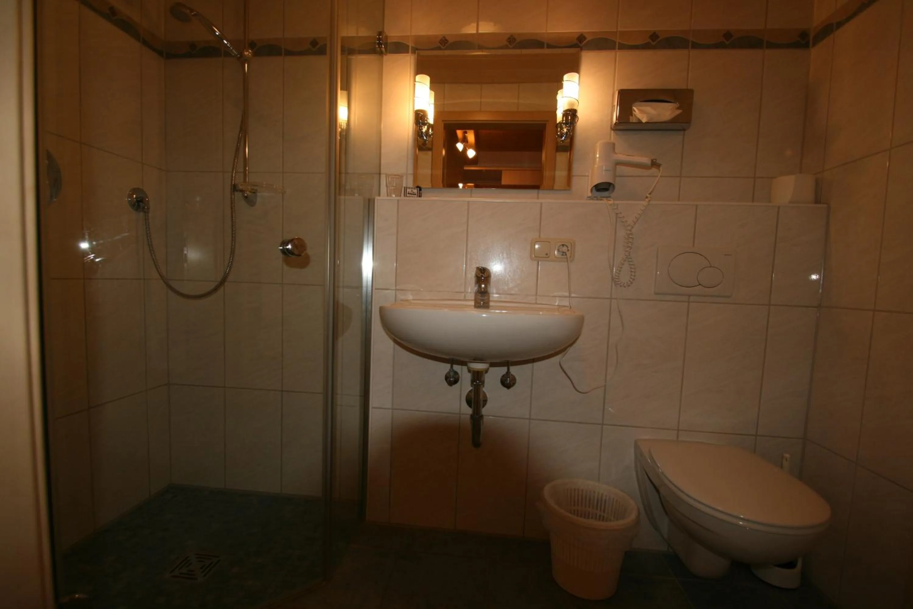 Bathroom in Hotel-Cafe Hanfstingl