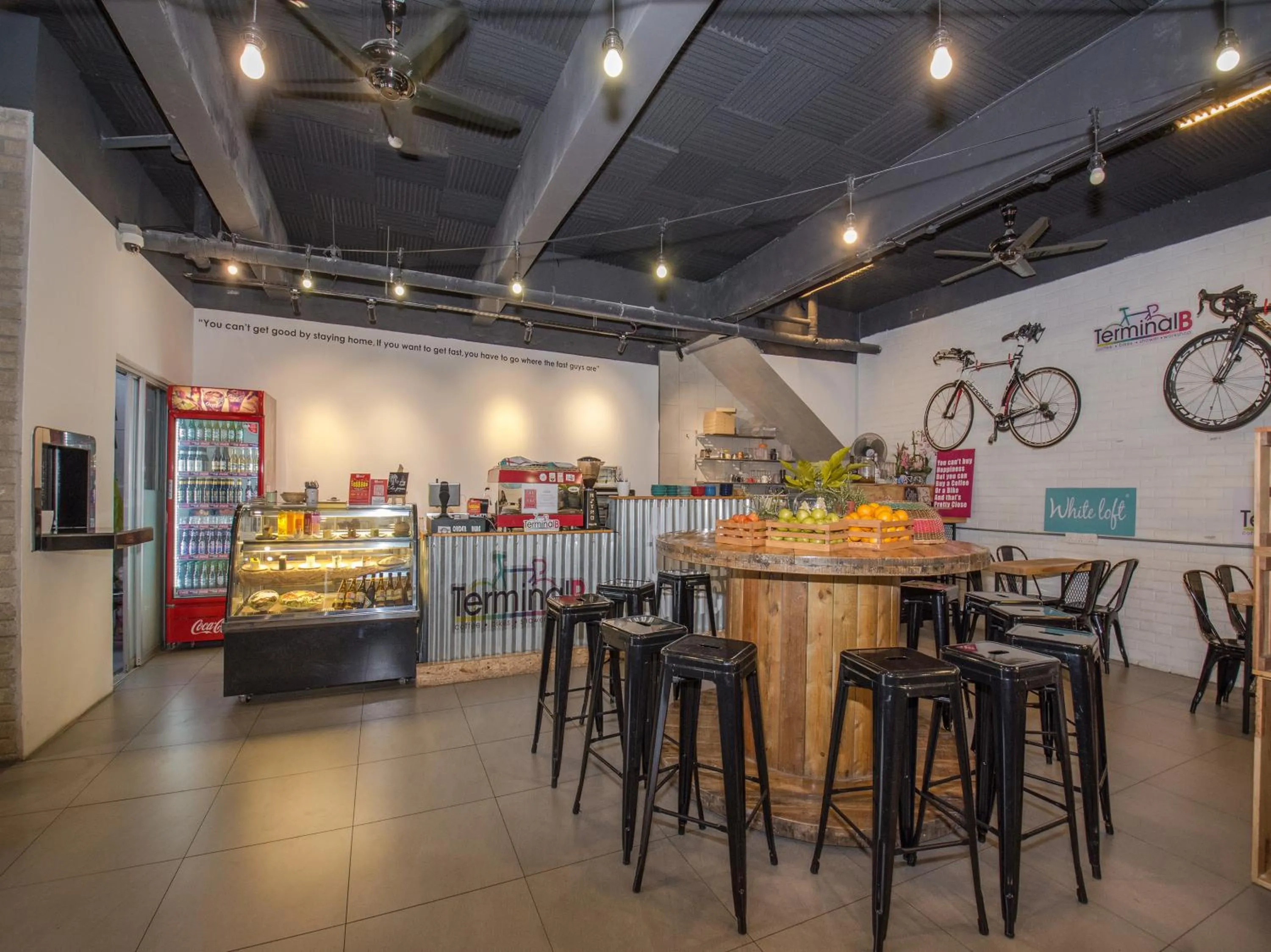 Restaurant/places to eat in White Loft Hotel