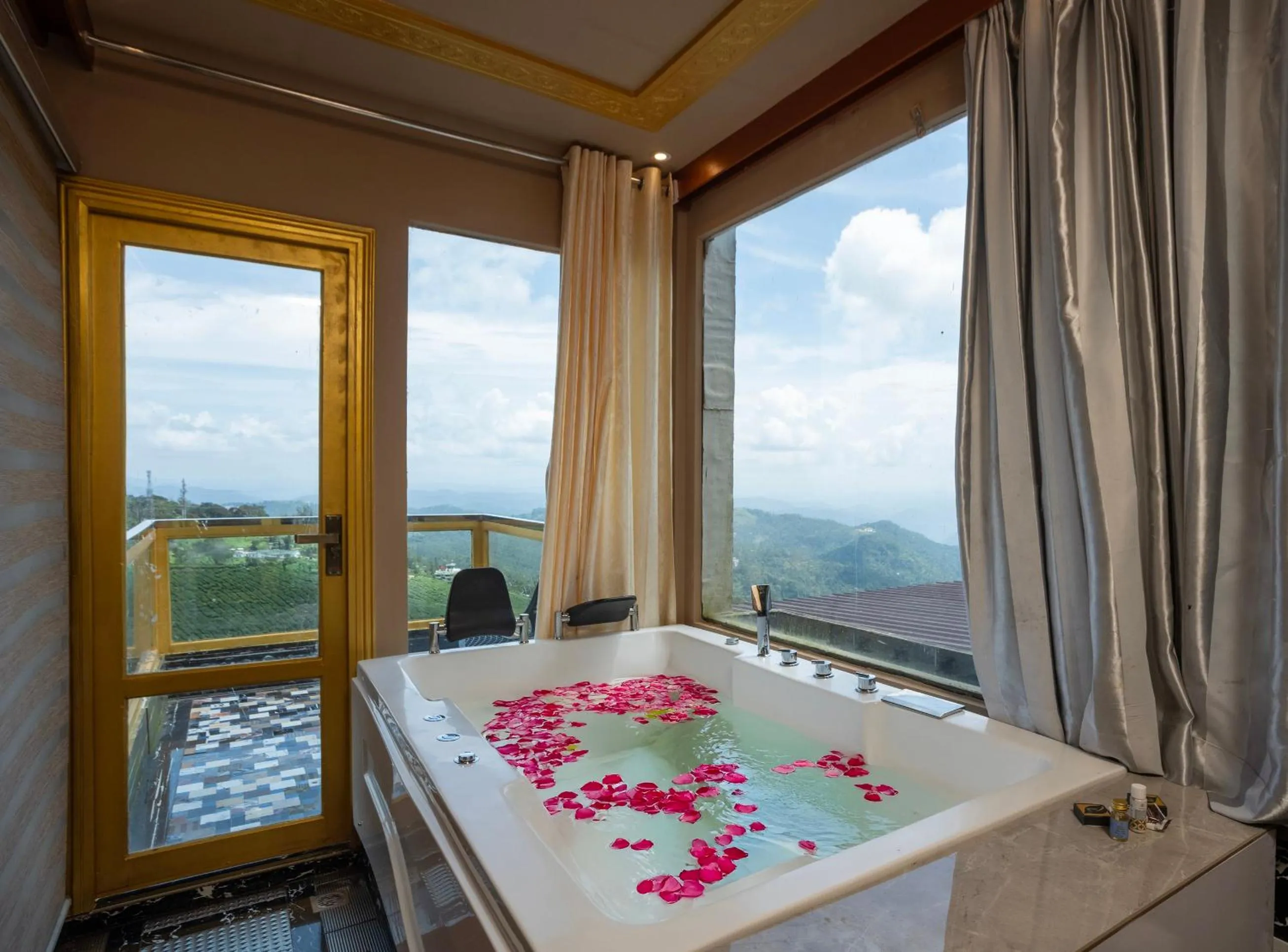 Bath in Parakkat Nature Resort