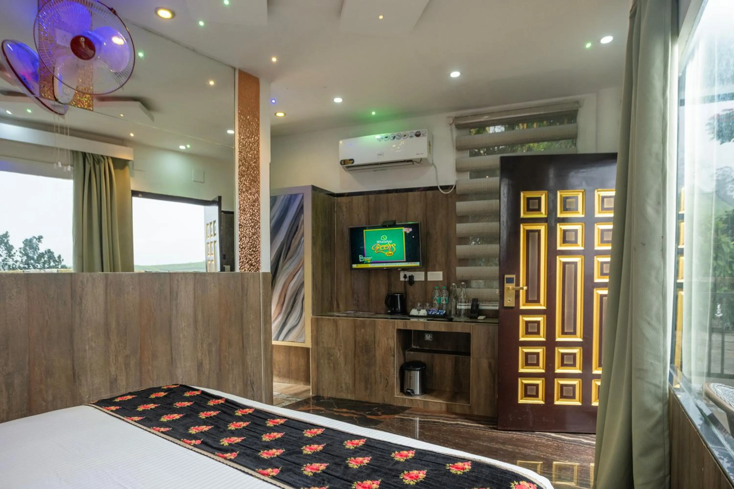 TV and multimedia, Bed in Parakkat Nature Resort