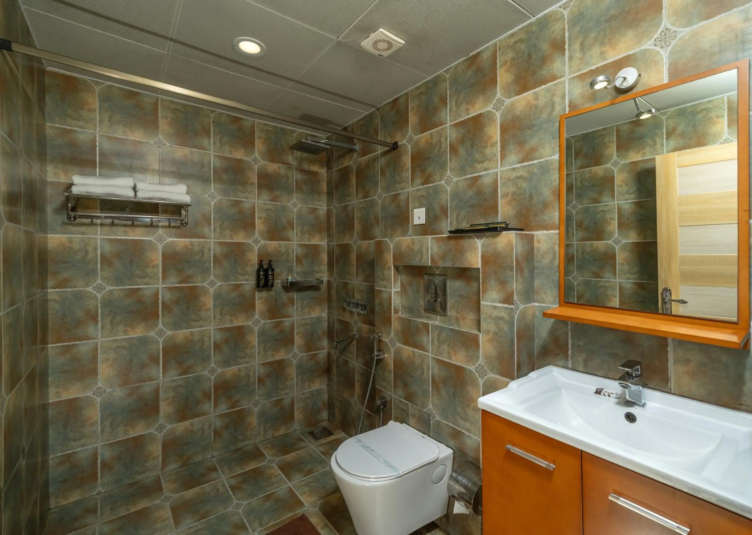 Shower in Parakkat Nature Resort