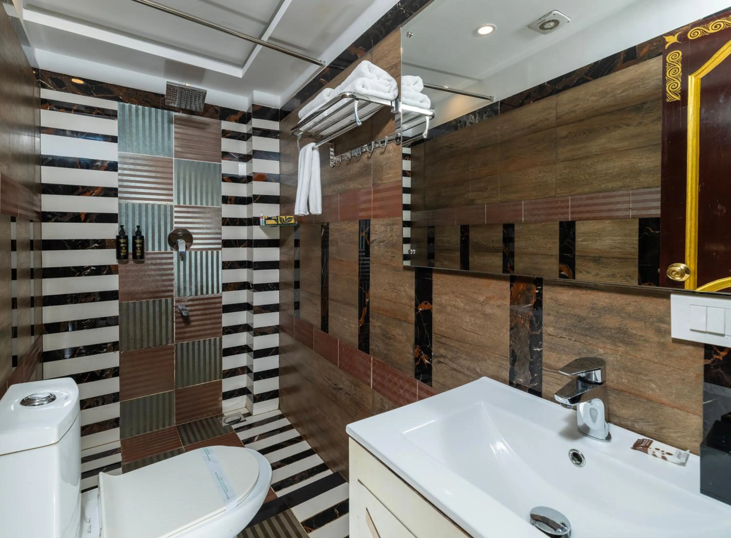 Shower in Parakkat Nature Resort