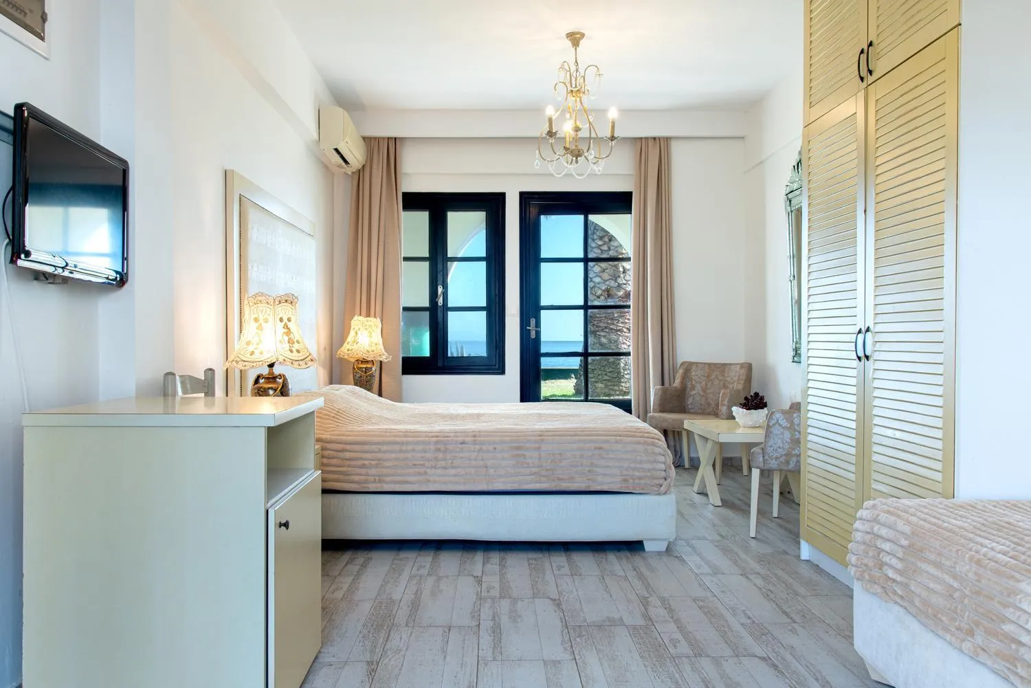 Photo of the whole room, Bed in Assa Maris Beach Hotel