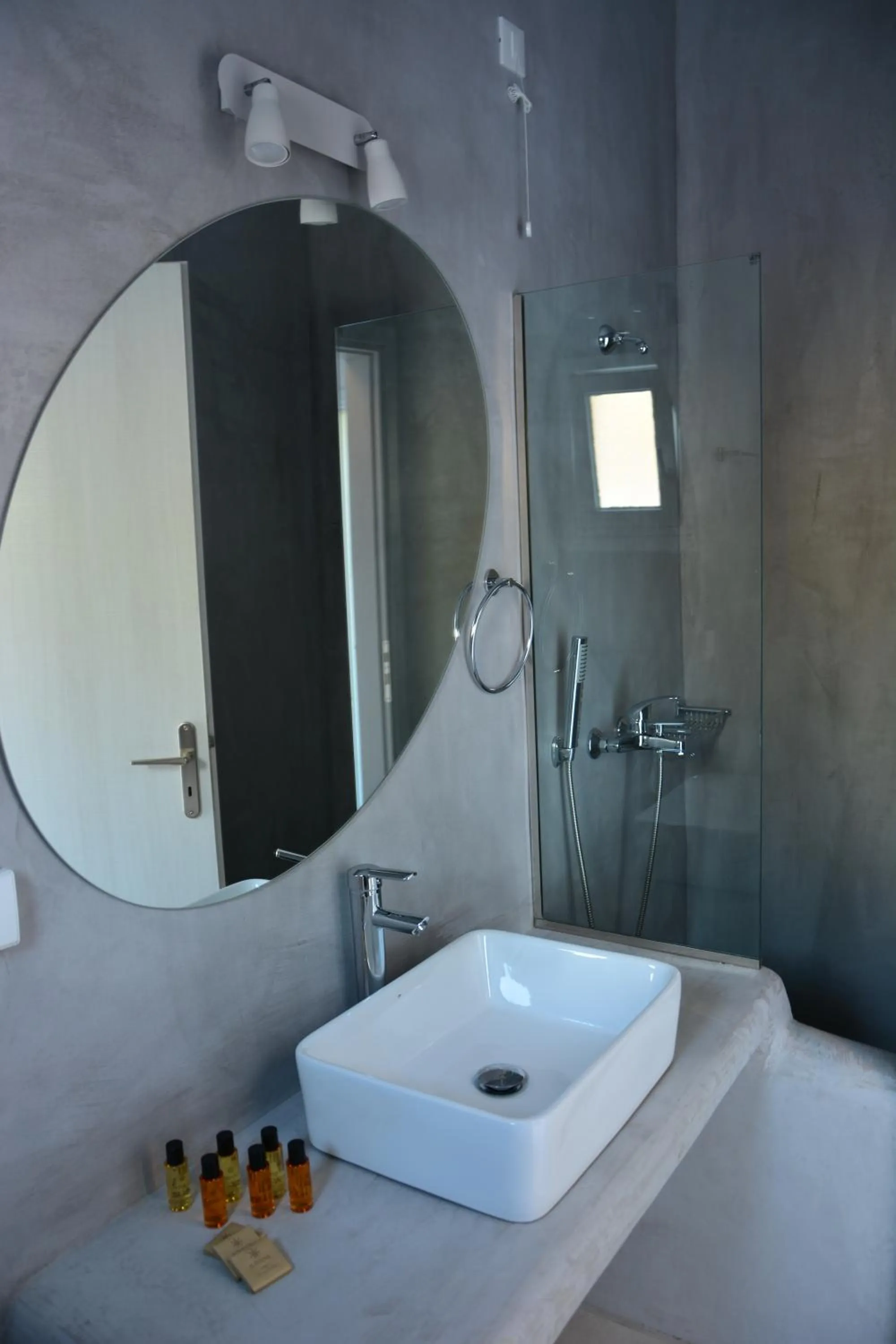 Shower in Casa Grande Hotel